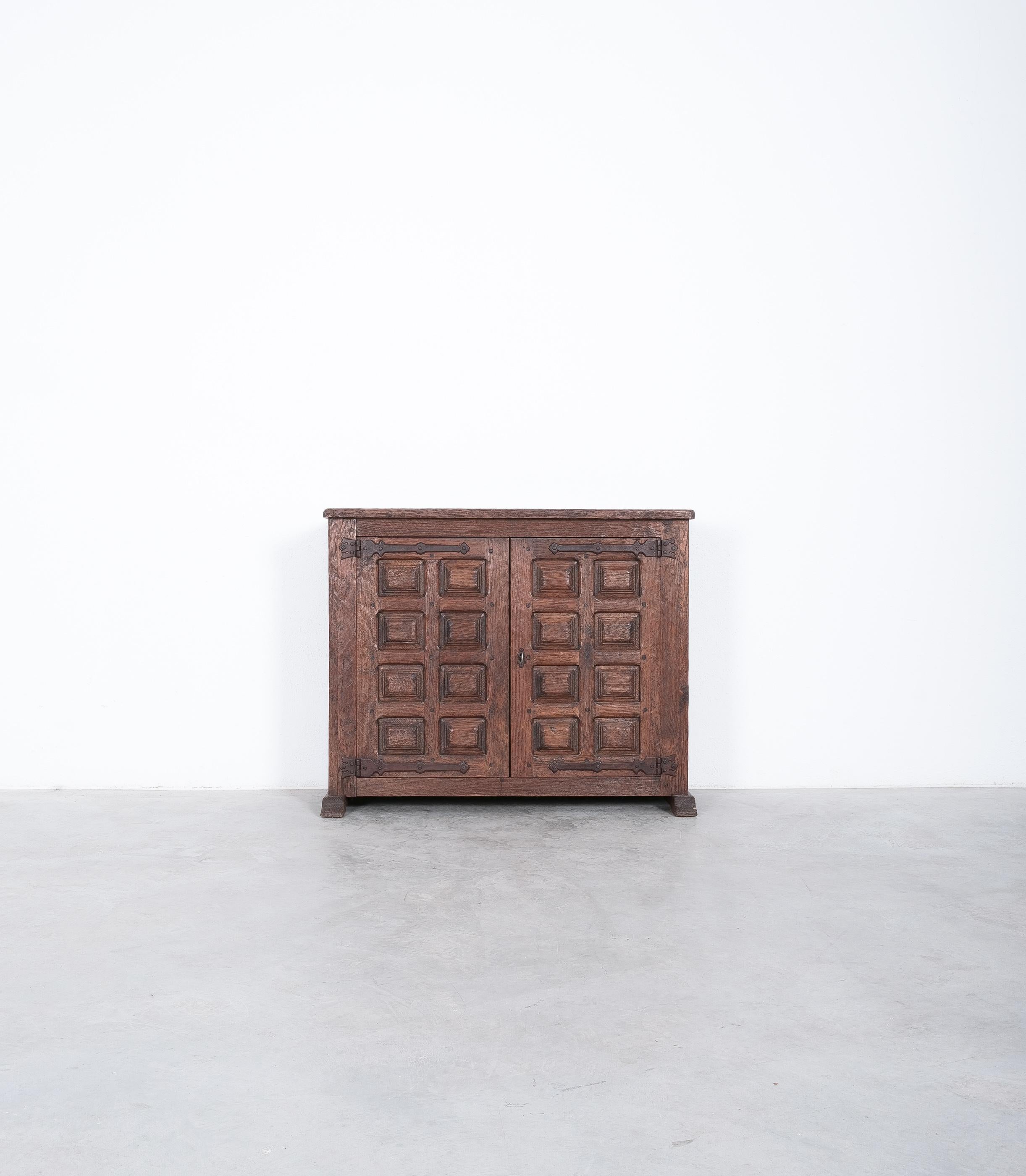Brutalist french sideboard from carved oak, circa 1940-1950

Perfectly sized 39