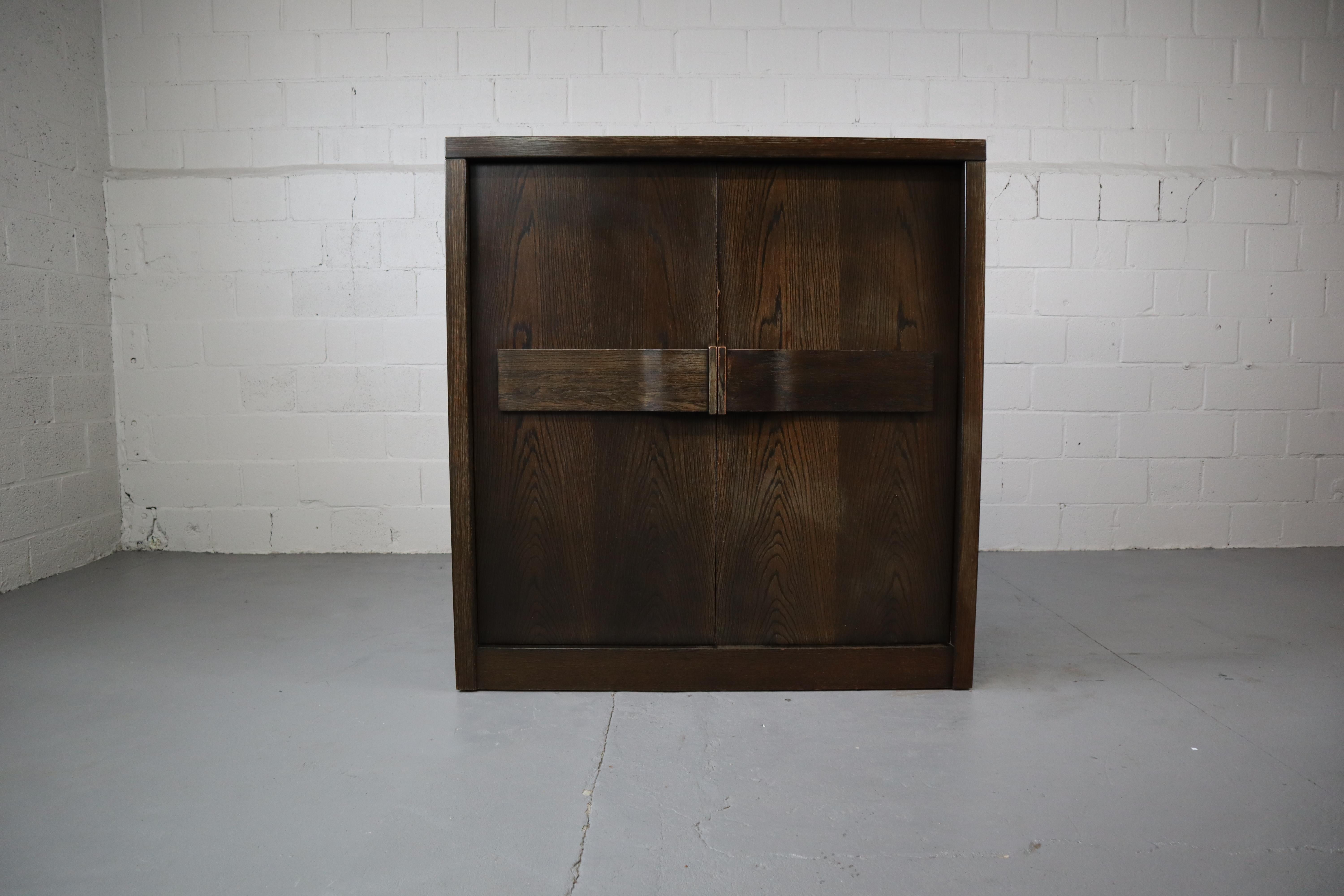 Brutalist bar cabinet, Belgium 1970's!
Brutalist bar cabinet with two doors, several shelves, 3 drawers and an illuminated bar area.
The doors have beautiful curved plywood handles.

Sideboard is also available!!