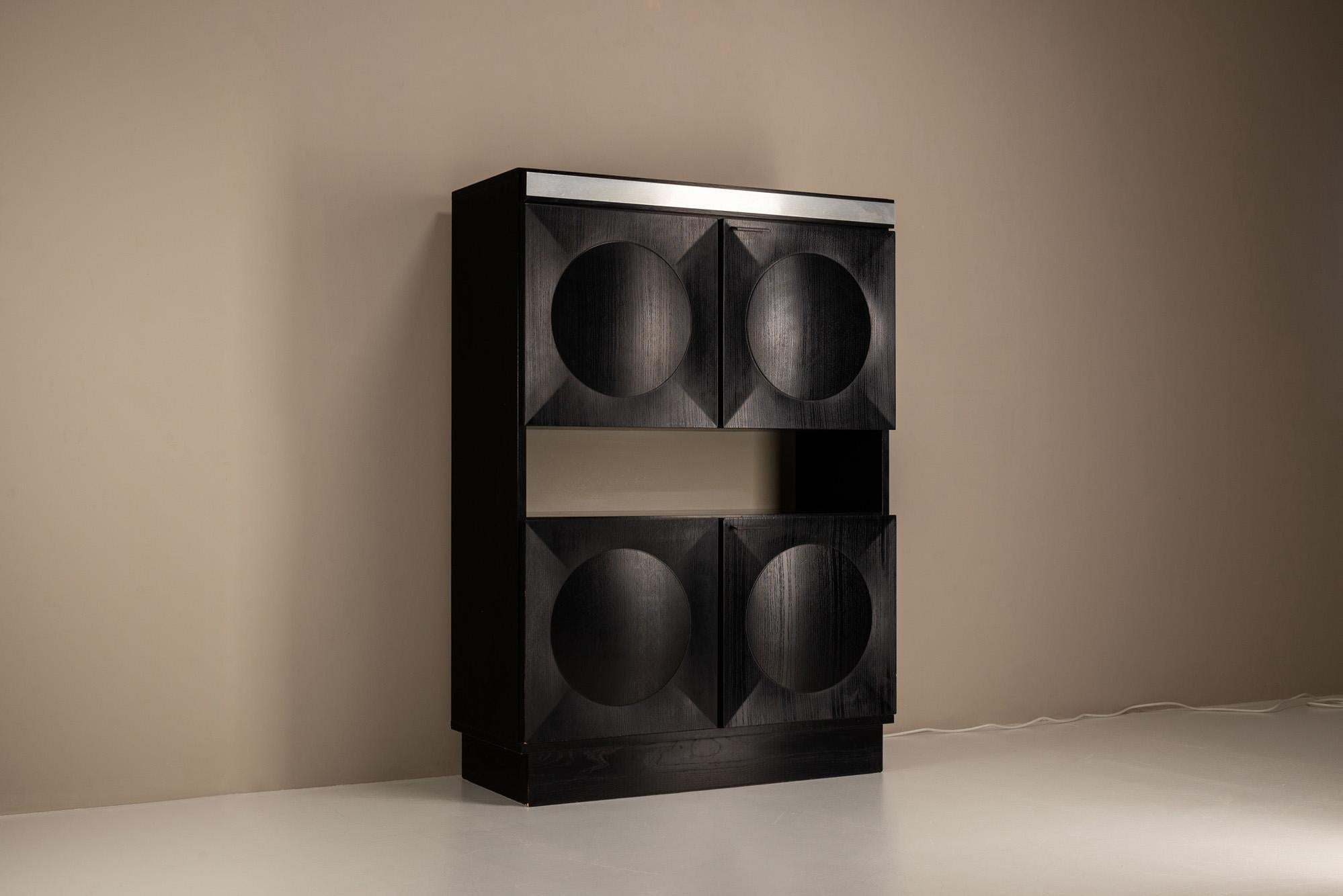 A sculptural and expressive piece, this 1970s bar cabinet is crafted in the Brutalist style and evokes the spirit of the iconic ‘Torino’ series by Belgian designer Frans Defour. With its deep relief carvings and monolithic presence, it belongs to a