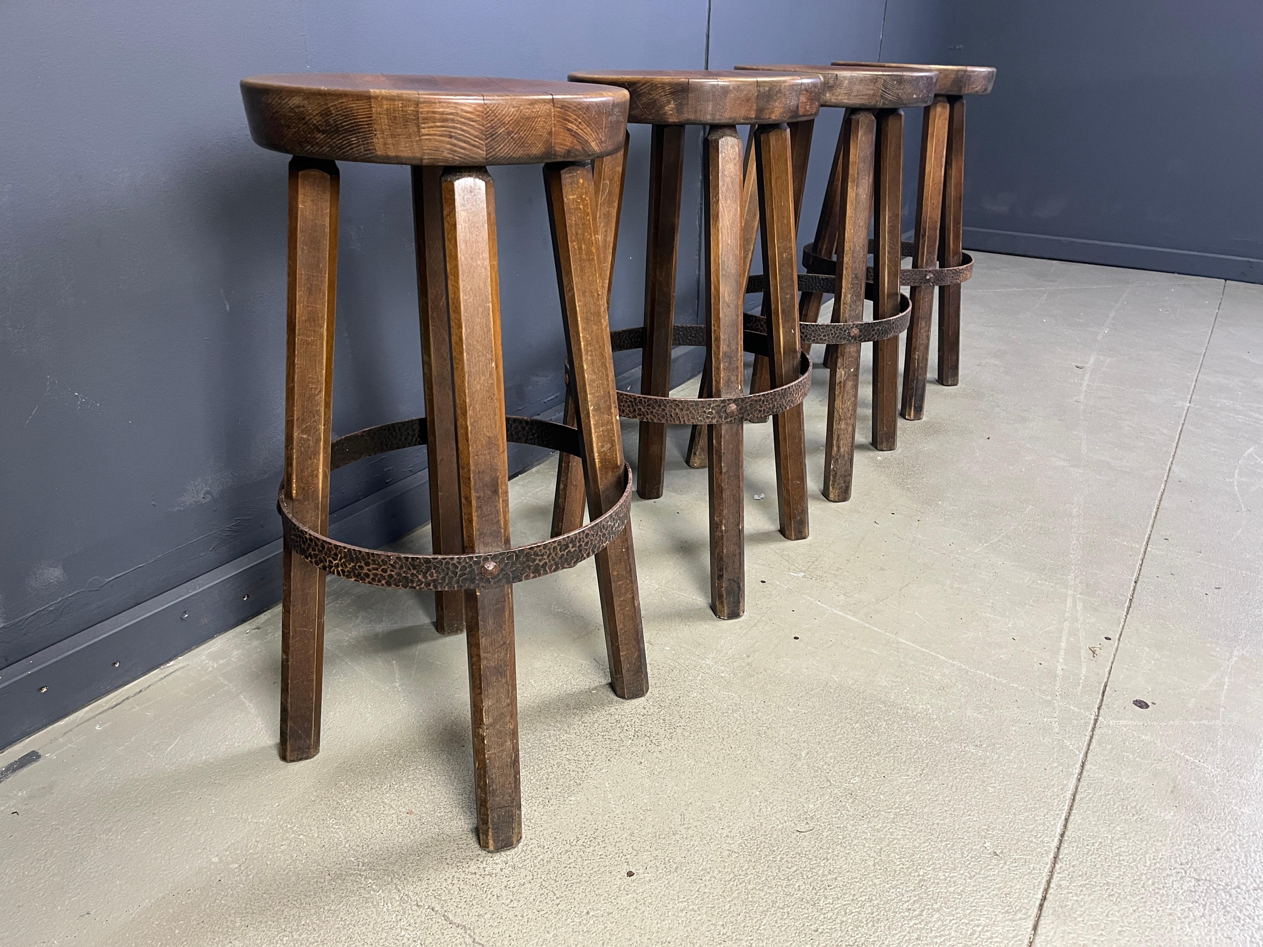 Brutalistische Barhocker, 1960er Jahre - Satz von 4 im Zustand „Gut“ im Angebot in Leuven, Vlaams Gewest