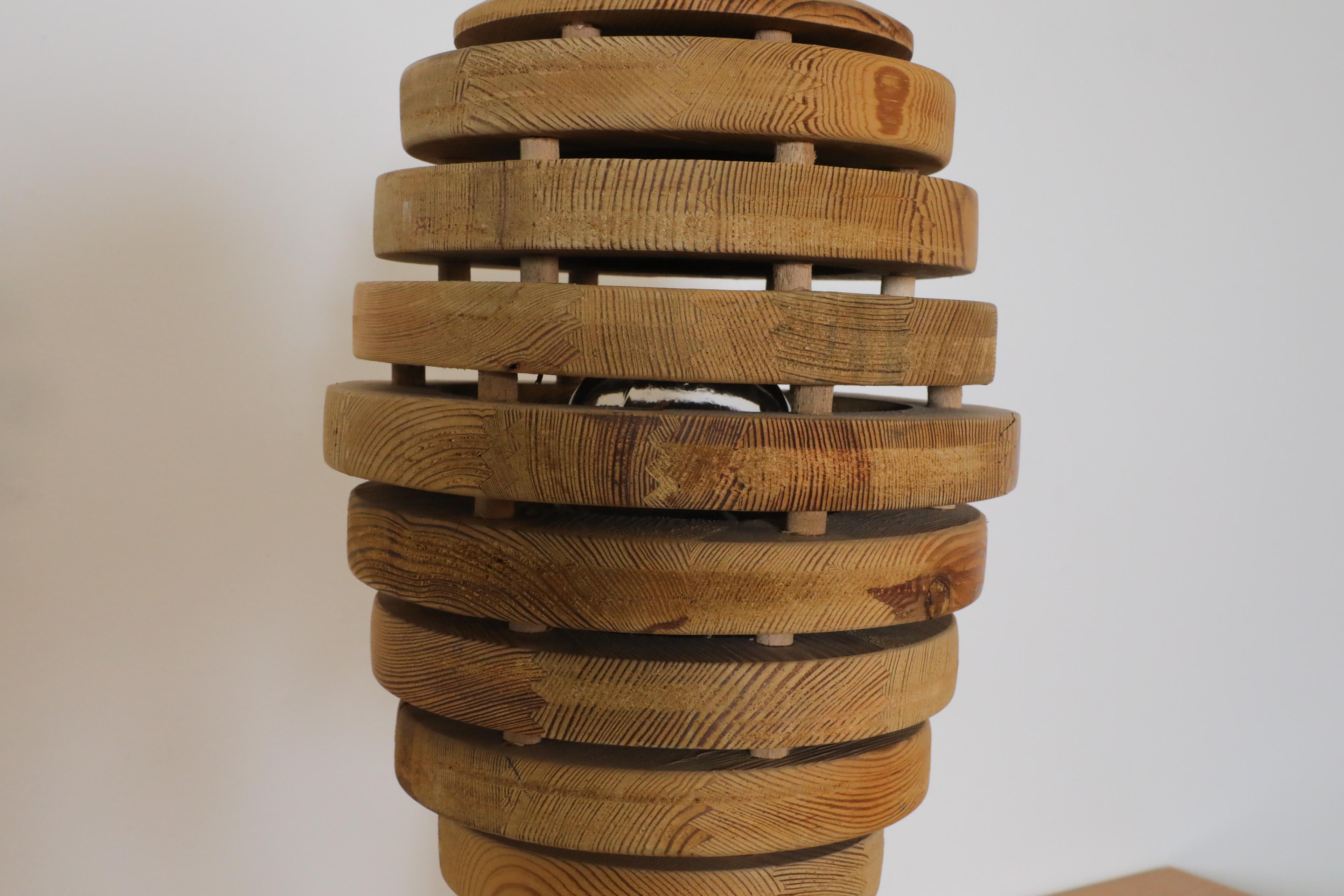 Brutalist Beehive Table Lamp Crafted with Thick Stacked Solid Pine Rings For Sale 4