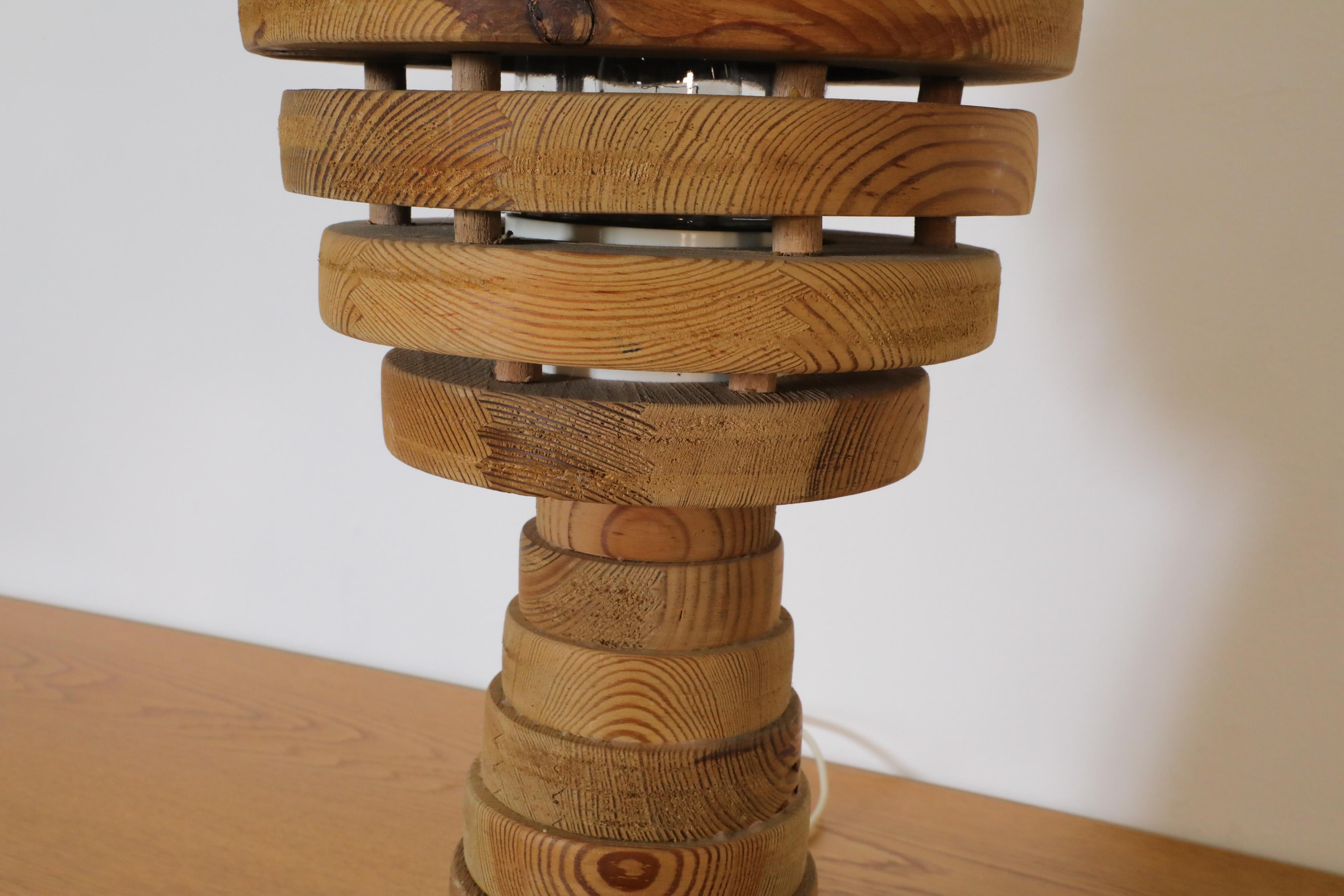 Brutalist Beehive Table Lamp Crafted with Thick Stacked Solid Pine Rings For Sale 5