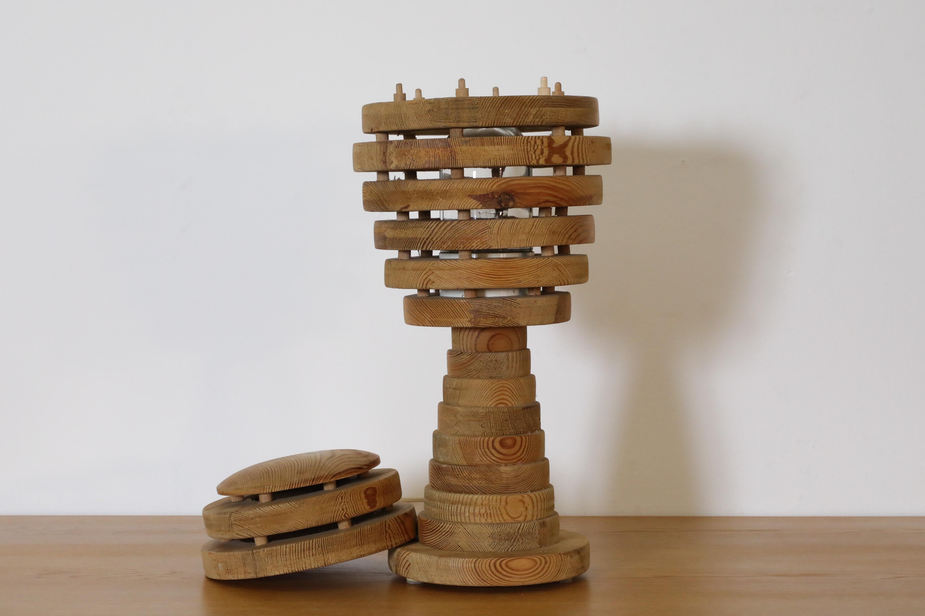 Brutalist Beehive Table Lamp Crafted with Thick Stacked Solid Pine Rings For Sale 11
