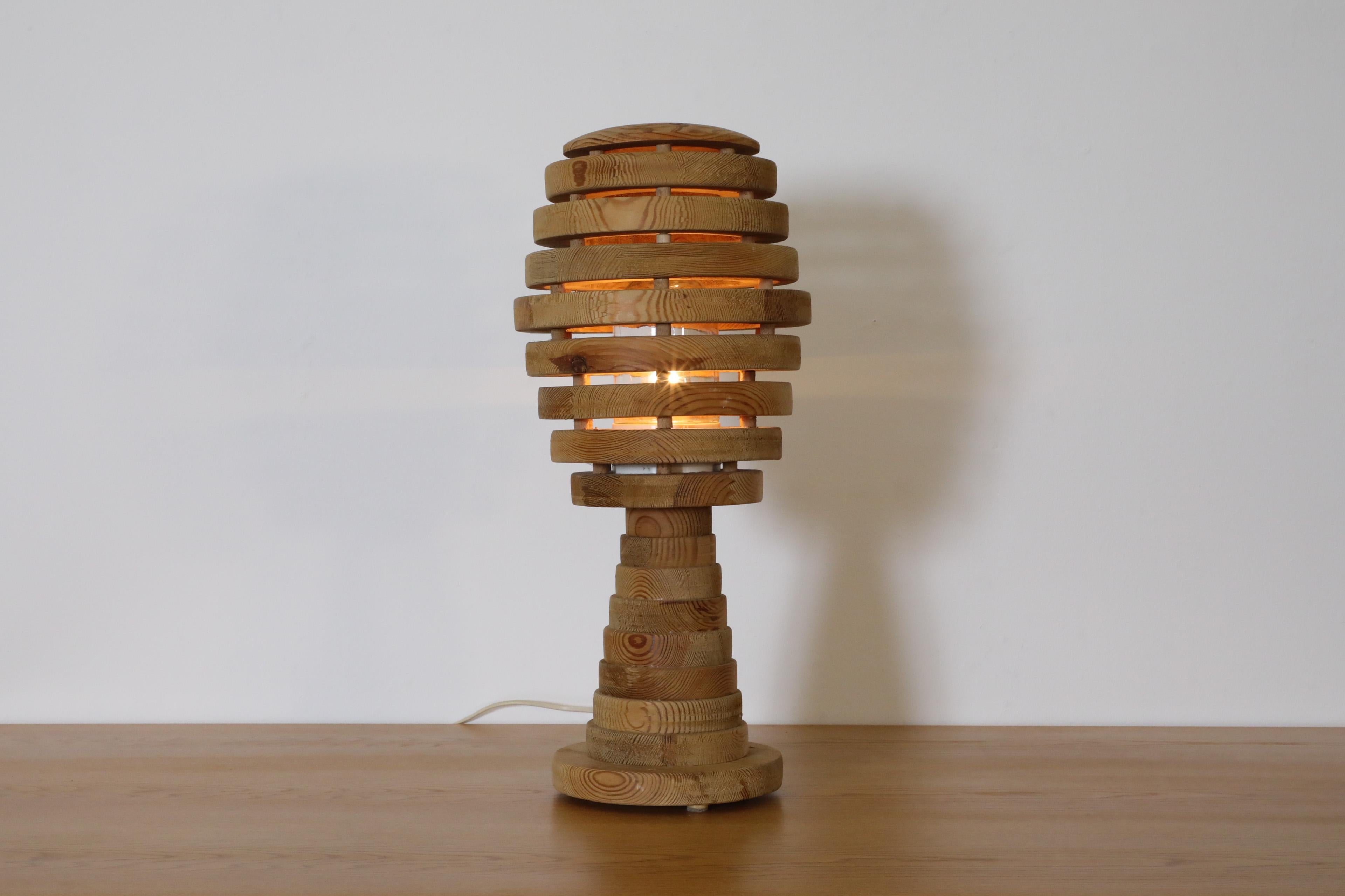 Brutalist Beehive Table Lamp Crafted with Thick Stacked Solid Pine Rings For Sale 12