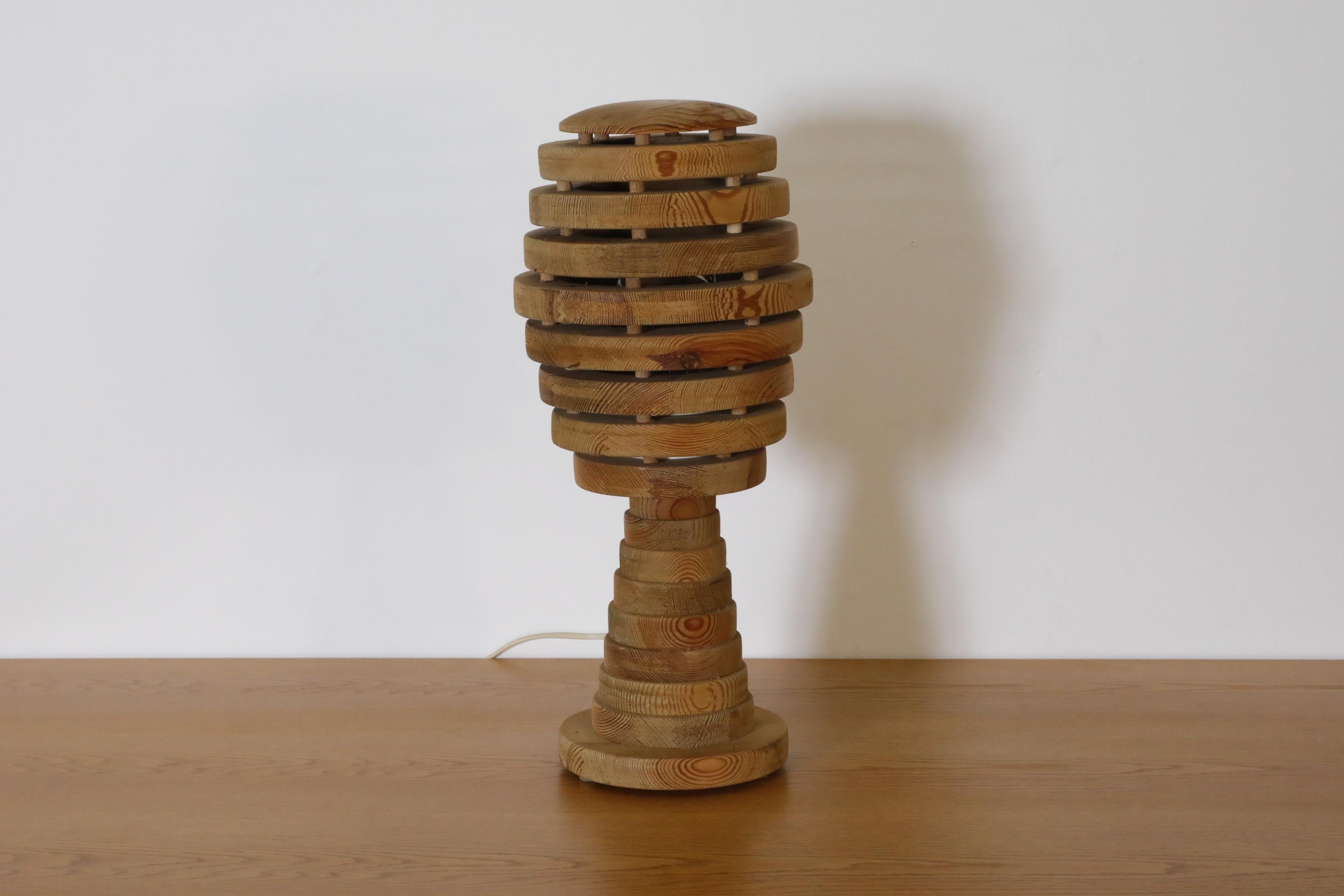 Brutalist Beehive Table Lamp Crafted with Thick Stacked Solid Pine Rings For Sale 2