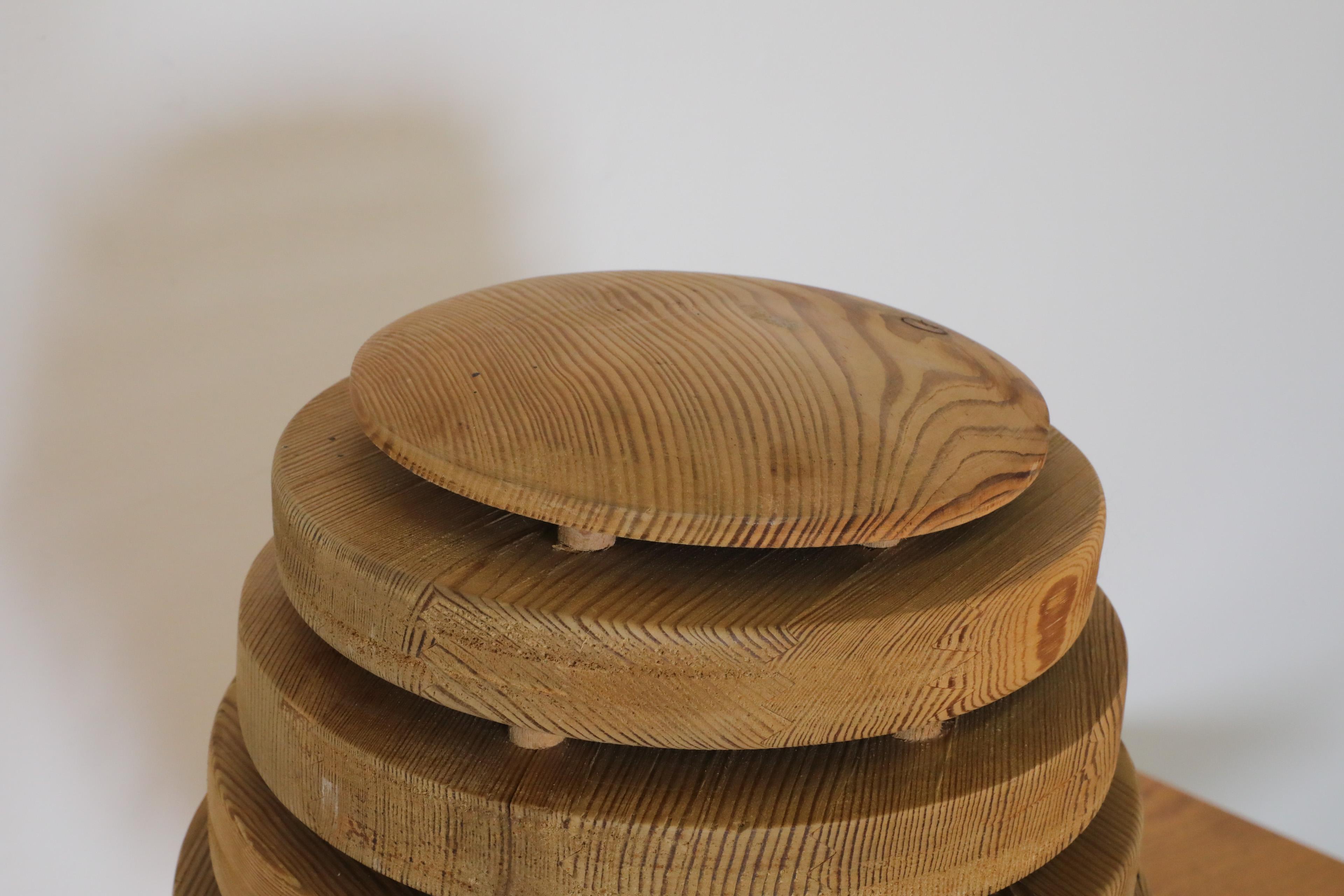 Brutalist Beehive Table Lamp Crafted with Thick Stacked Solid Pine Rings For Sale 3