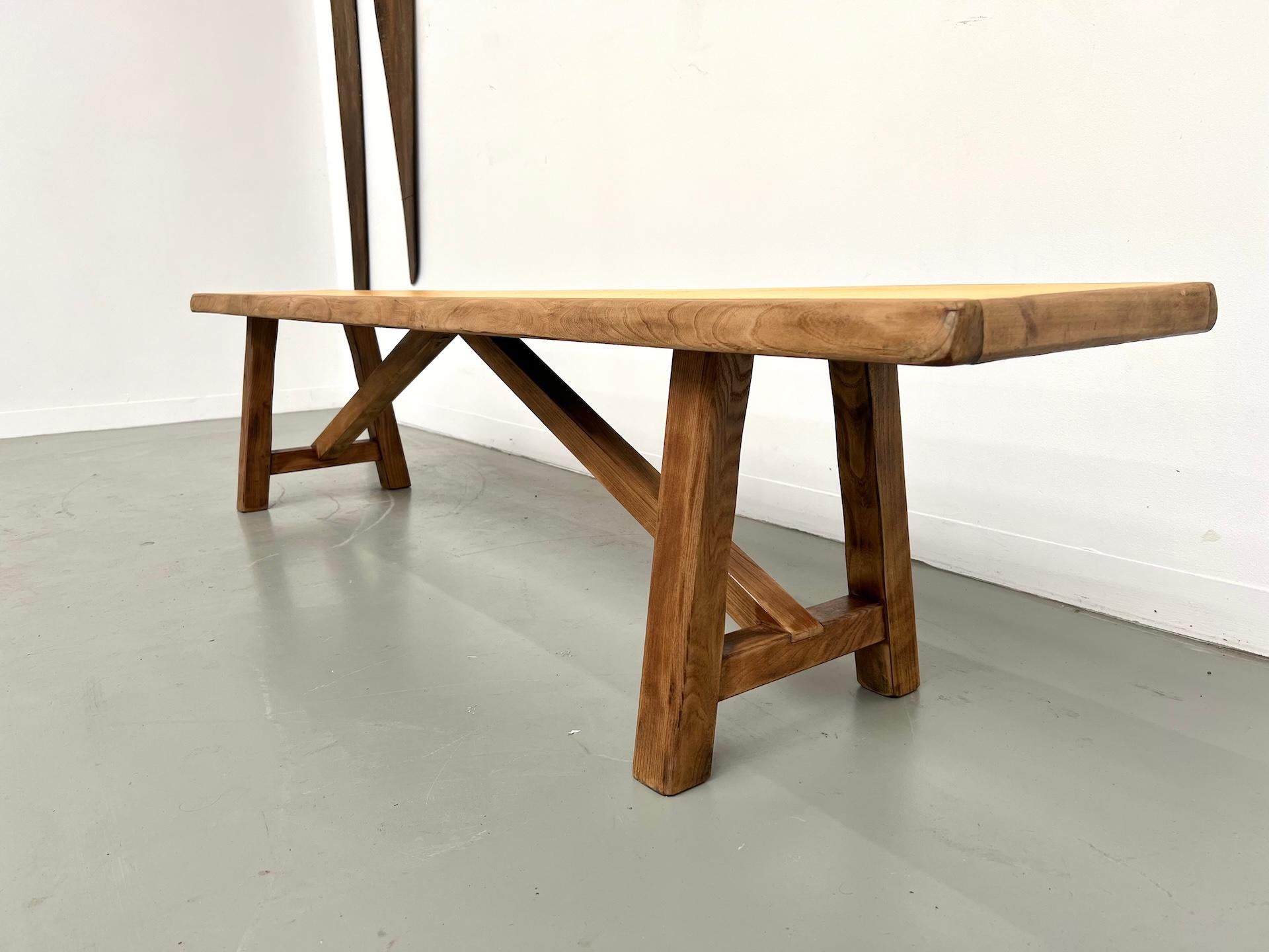 Banc brutaliste, inspiré par l'esprit d'Olavi Hänninen. en vente 3