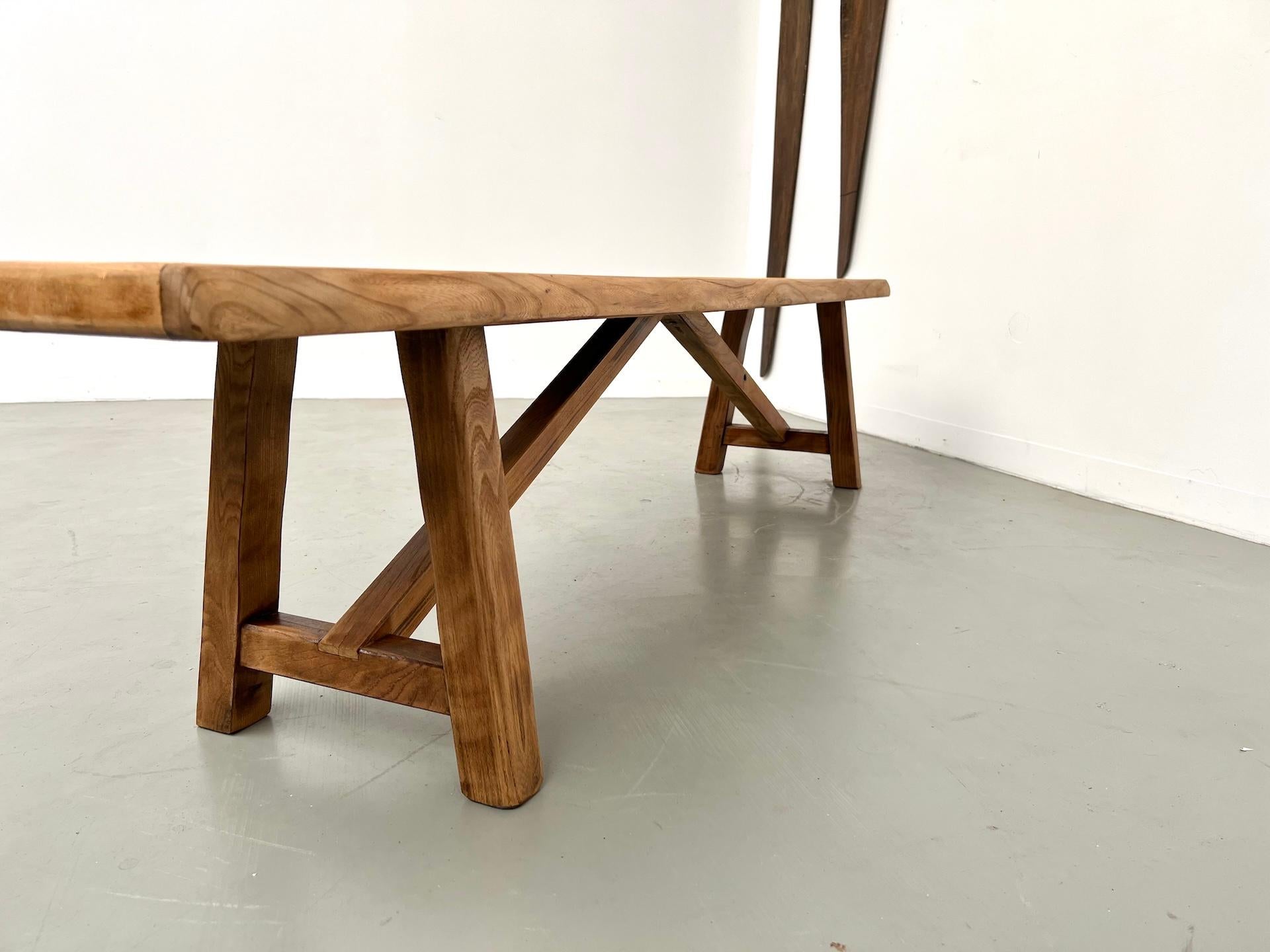 Fin du 20e siècle Banc brutaliste, inspiré par l'esprit d'Olavi Hänninen. en vente