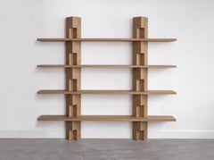 Bibliothèque de style brutaliste, étagères, chêne clair français massif, Galea par Mokko
