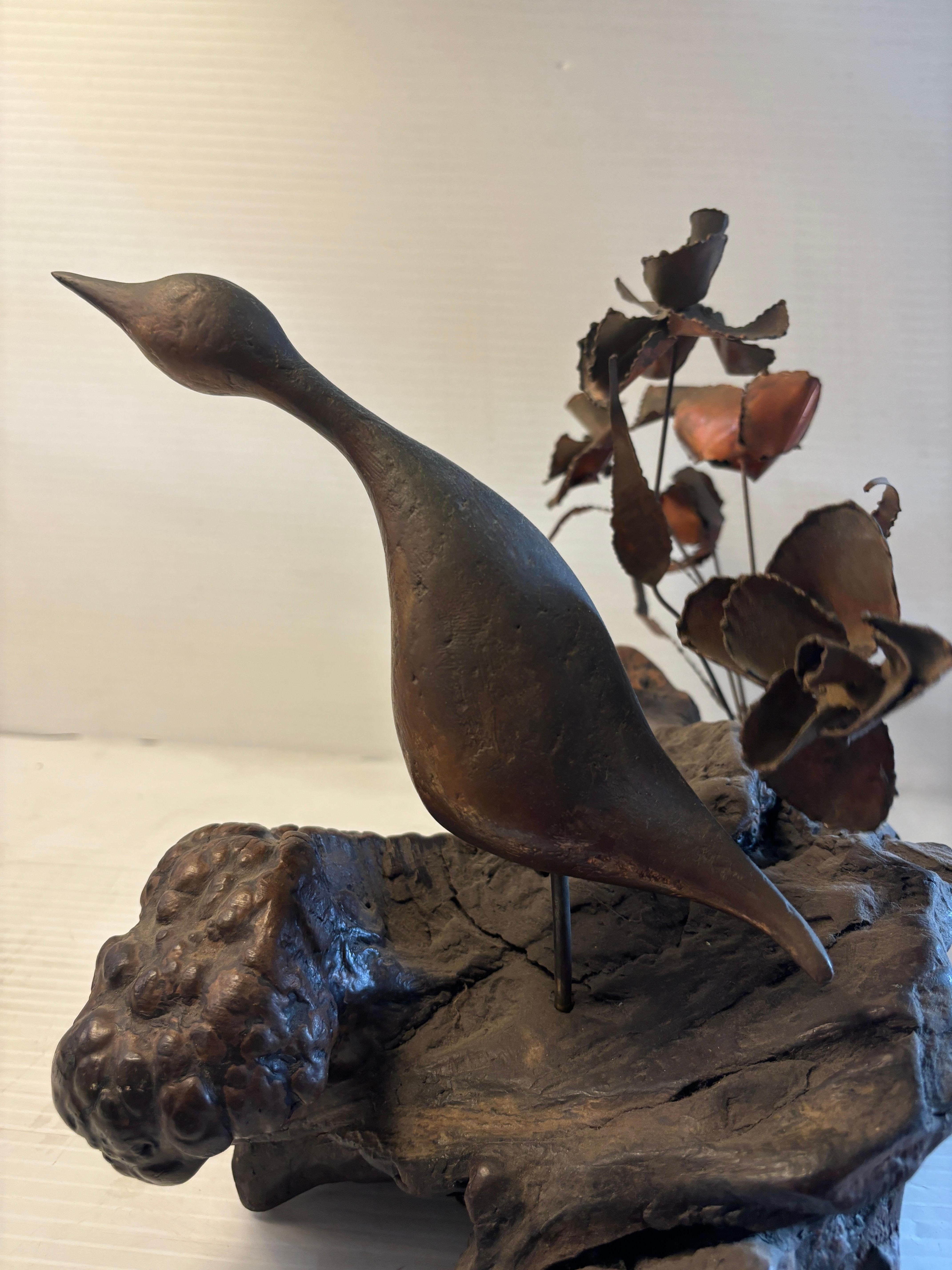 Brutalistische Vogel- und Blumenstatuette aus Kupfer und Wurzelholz im Angebot 4