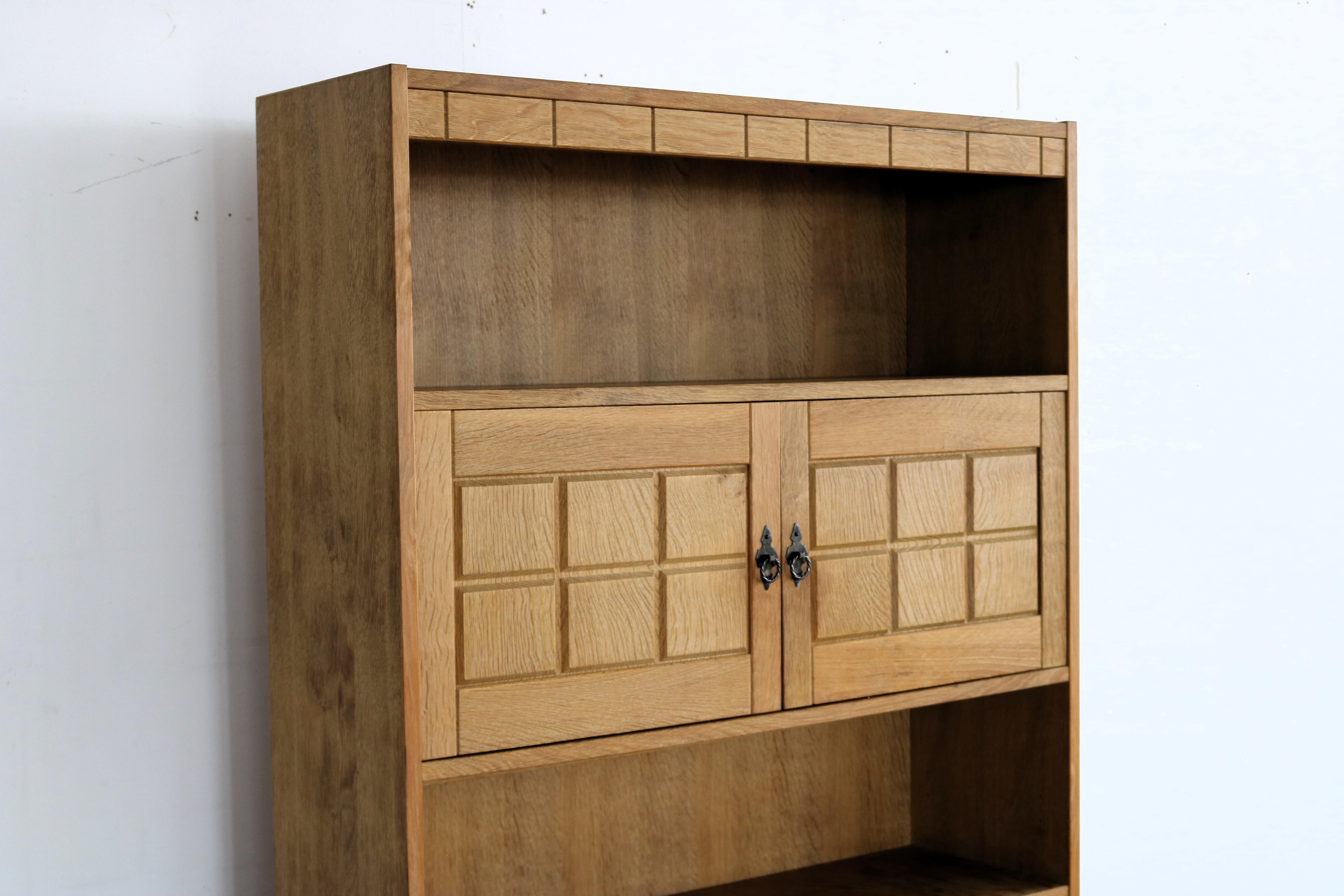 librería brutalista  armario de pared  roble  1960s  Danés Roble en venta