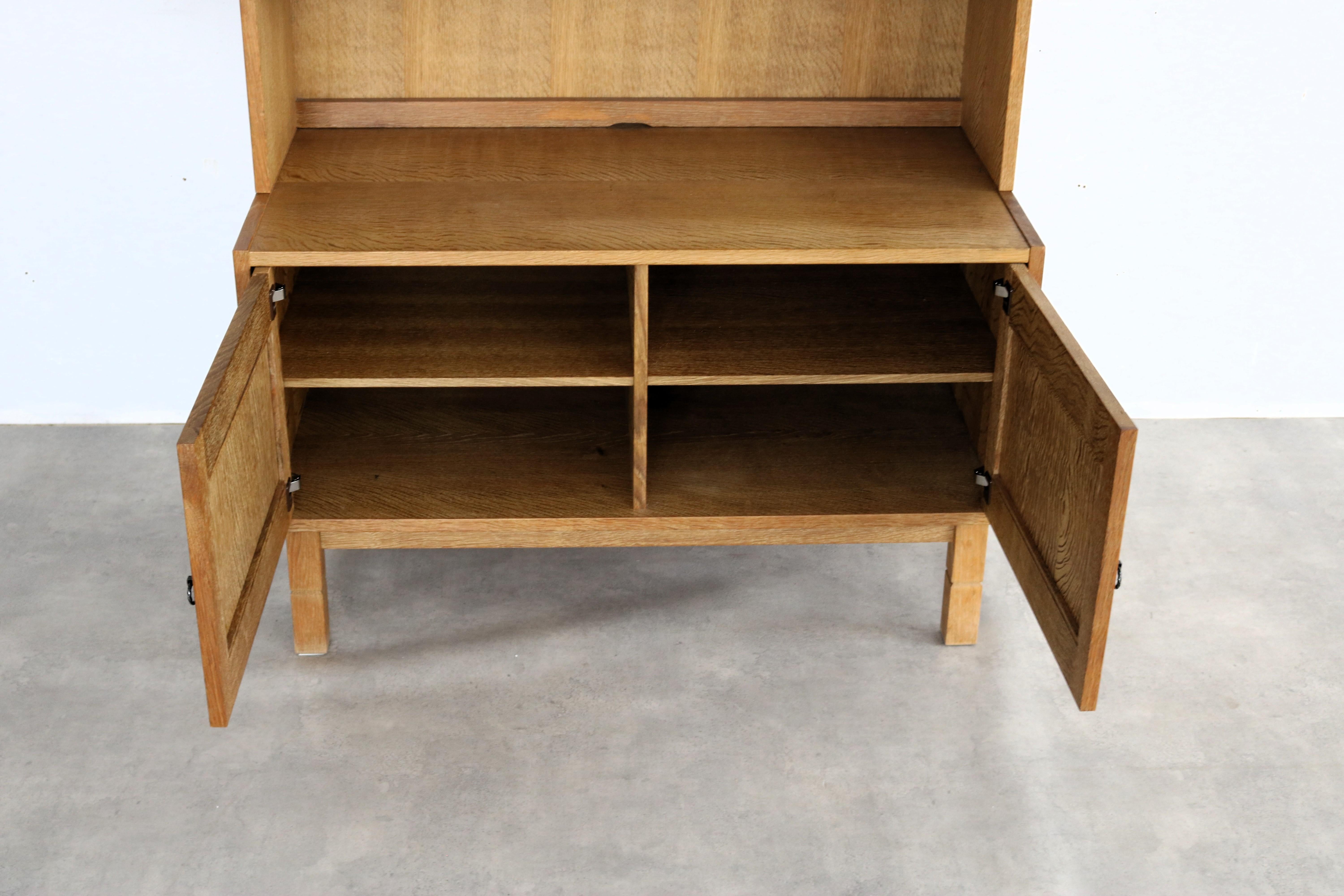bibliothèque brutaliste  armoire murale  chêne  1960s  Danois en vente 4