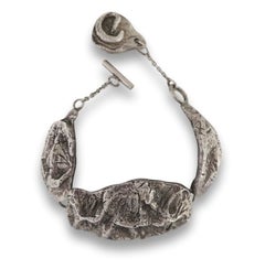 Bracelet brutaliste de l'artiste Jean-Jacques Morvan