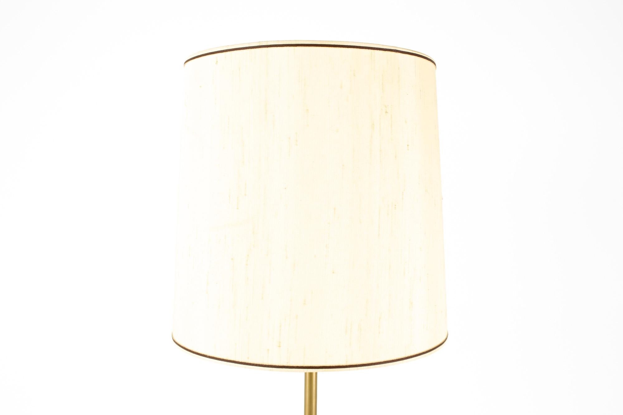 broyhill tripod floor lamp