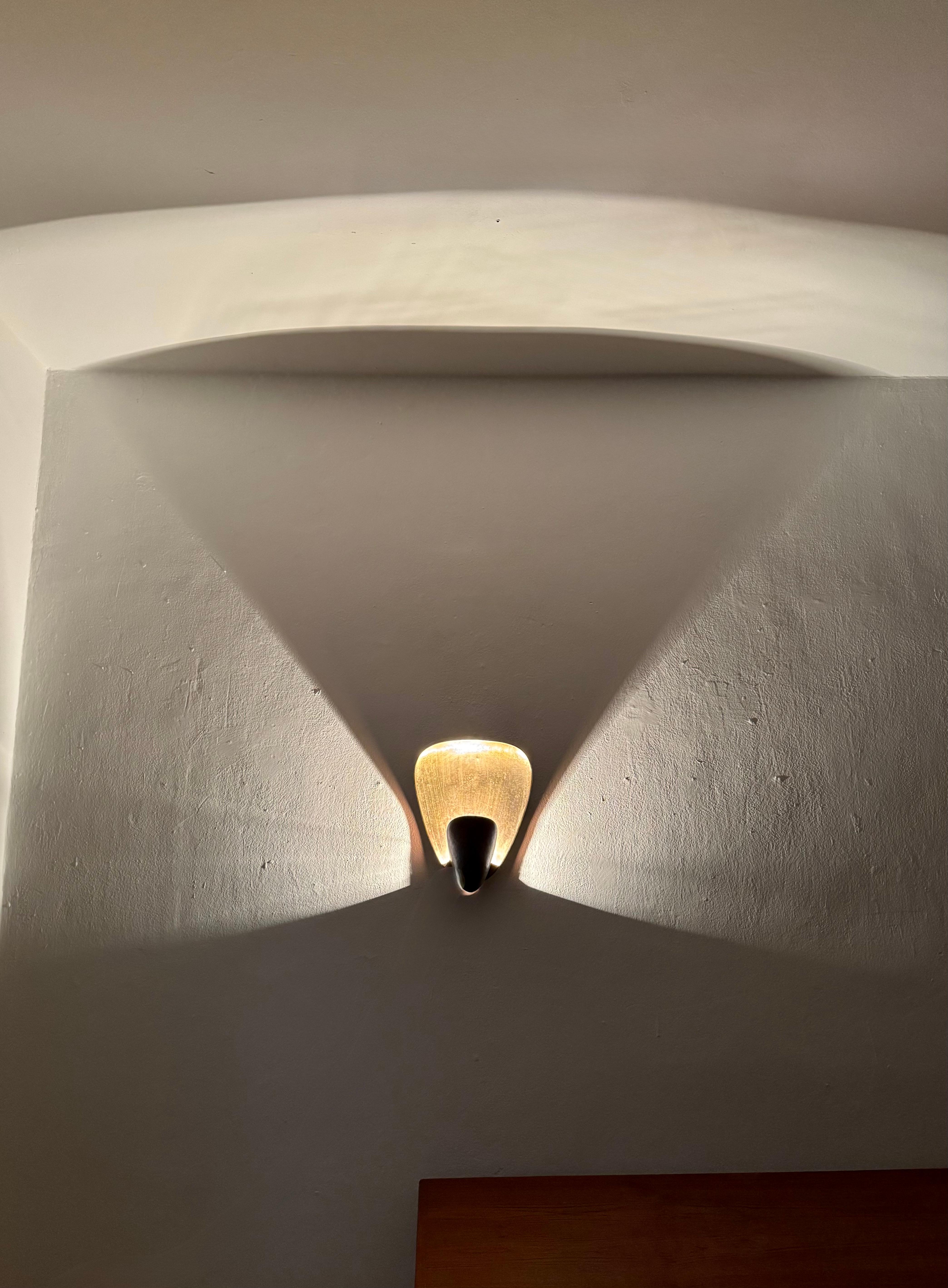 Lampada da parete brutalista in ottone e rame in vendita 3