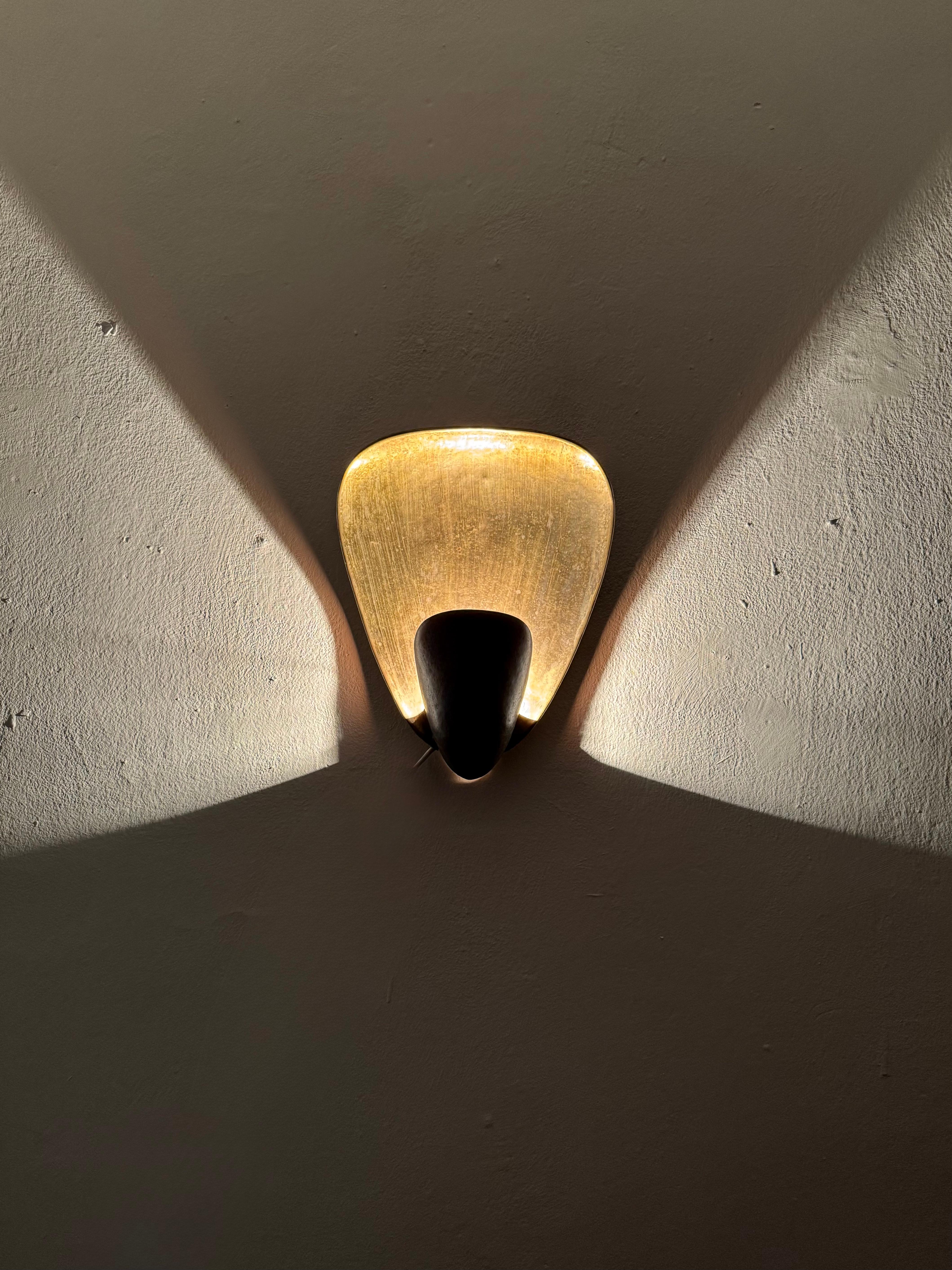 Lampada da parete brutalista in ottone e rame in vendita 4