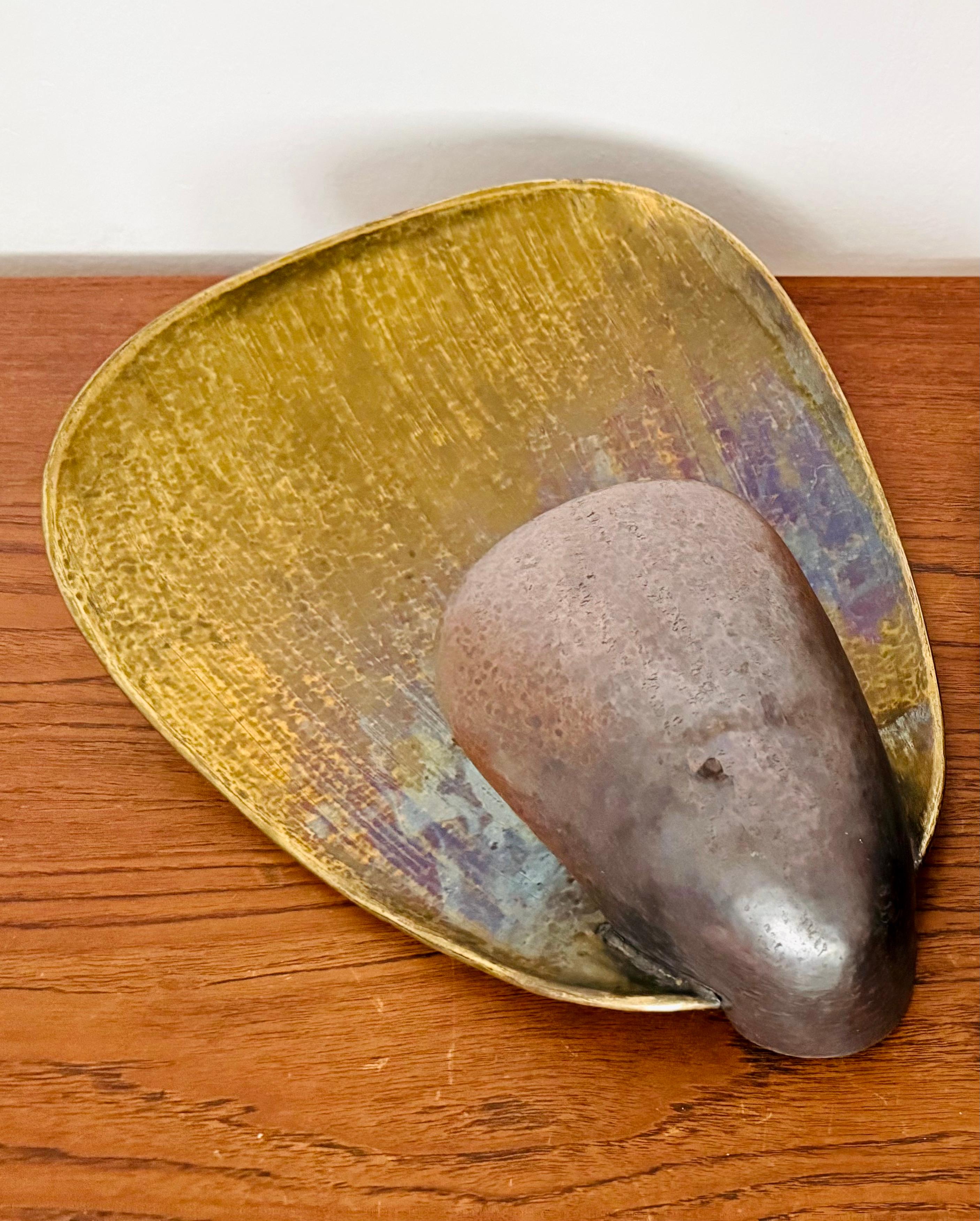 Lampada da parete brutalista in ottone e rame in vendita 5