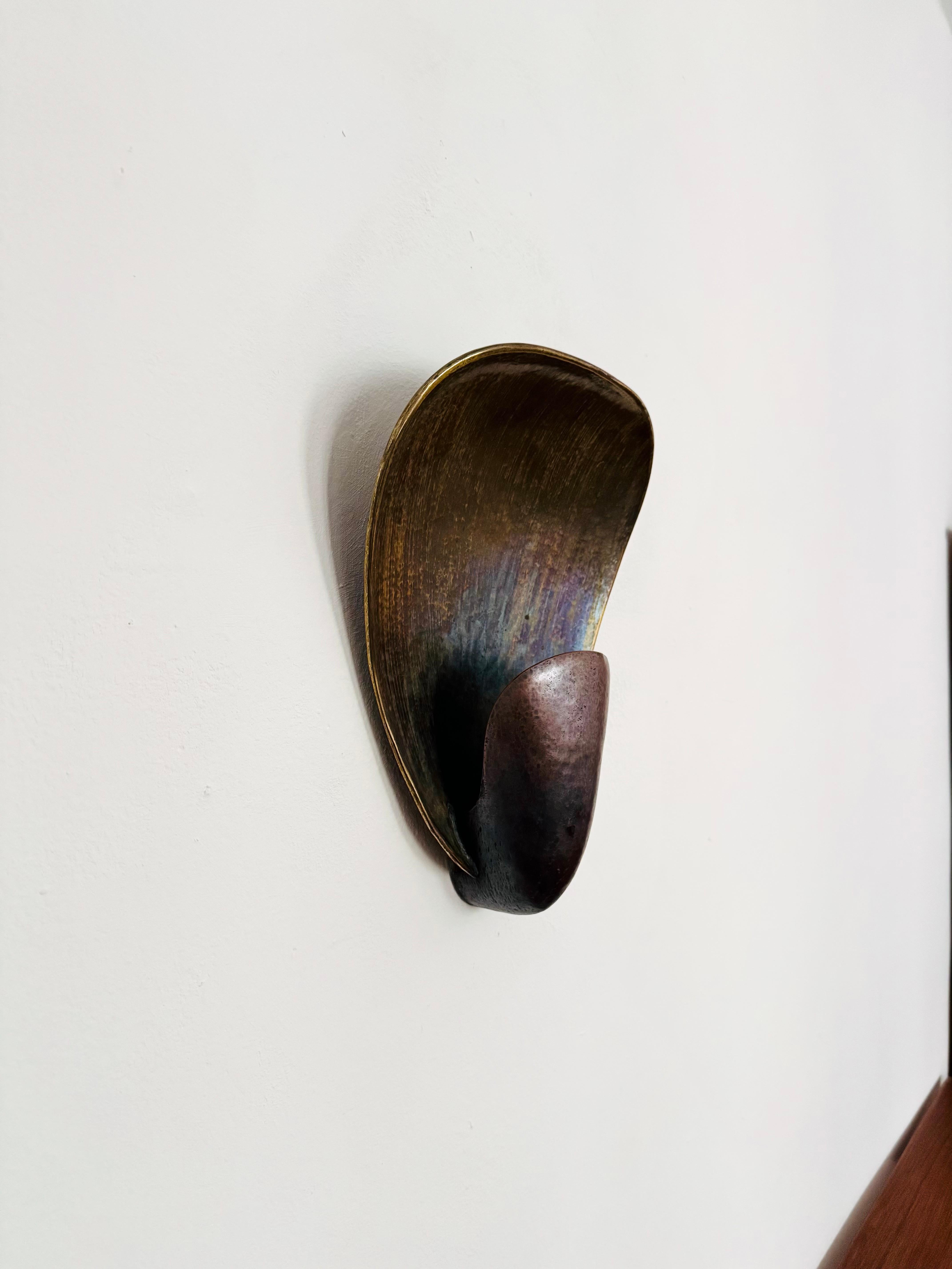Tedesco Lampada da parete brutalista in ottone e rame in vendita