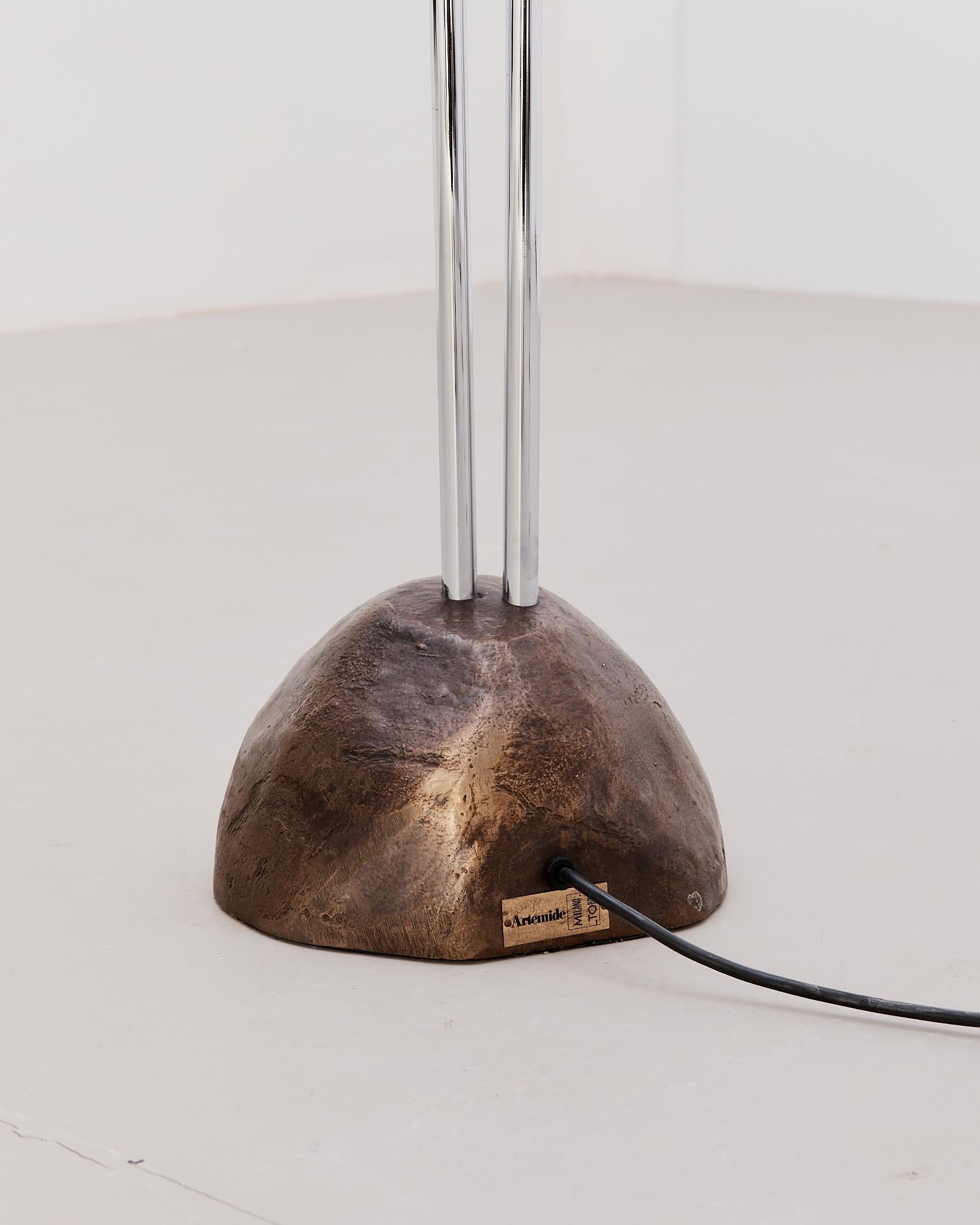 Brutalistische Stehleuchte Anchise aus Messing und Stahl von Toni Cordero für Artemide im Angebot 1