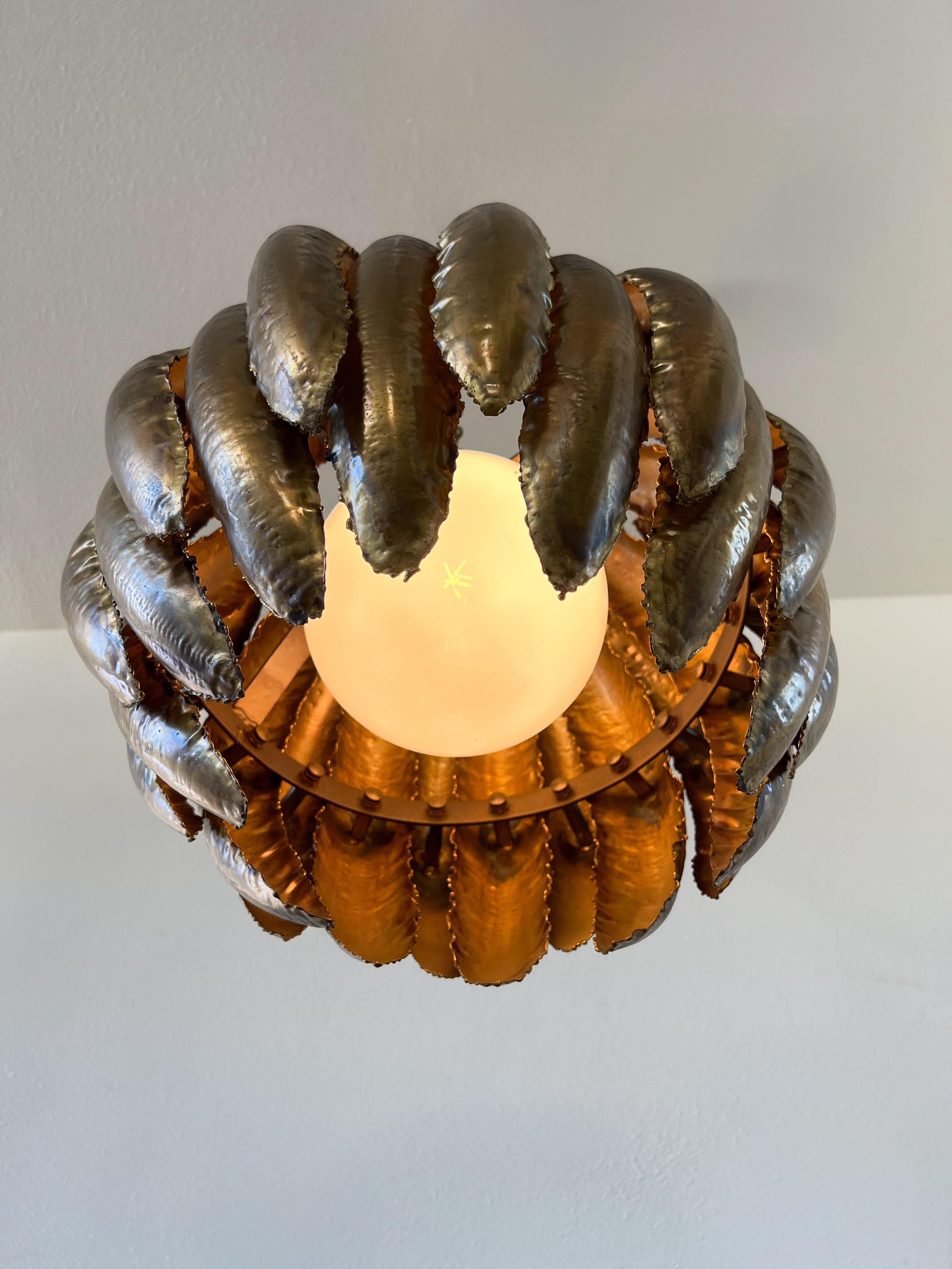 Americano Lampada a sospensione in ottone brutalista di Tom Greene & Greene in vendita