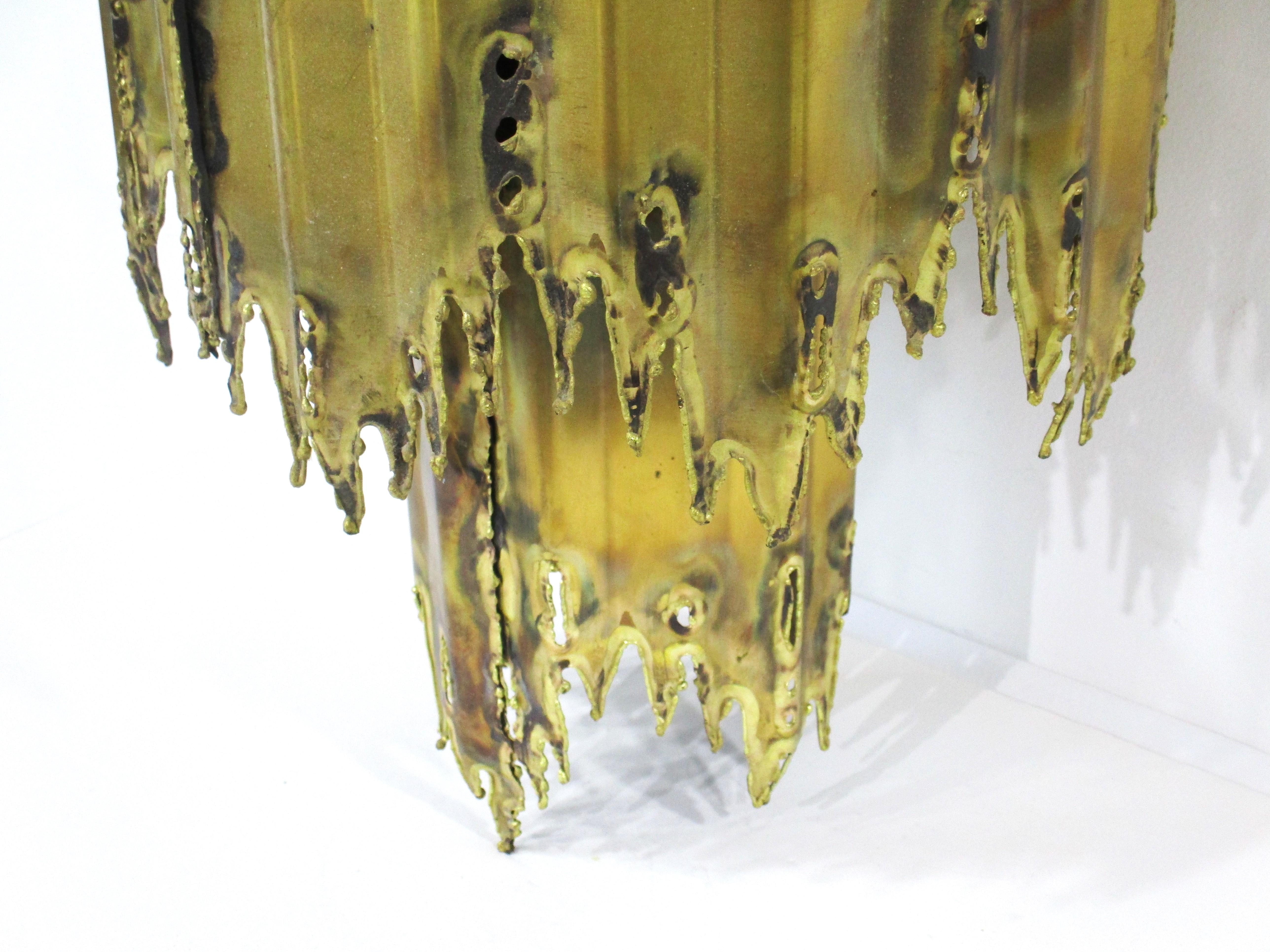 Lustre sculptural brutaliste en laiton de style Jere par Tom Greene pour Feldman Bon état - En vente à Cincinnati, OH
