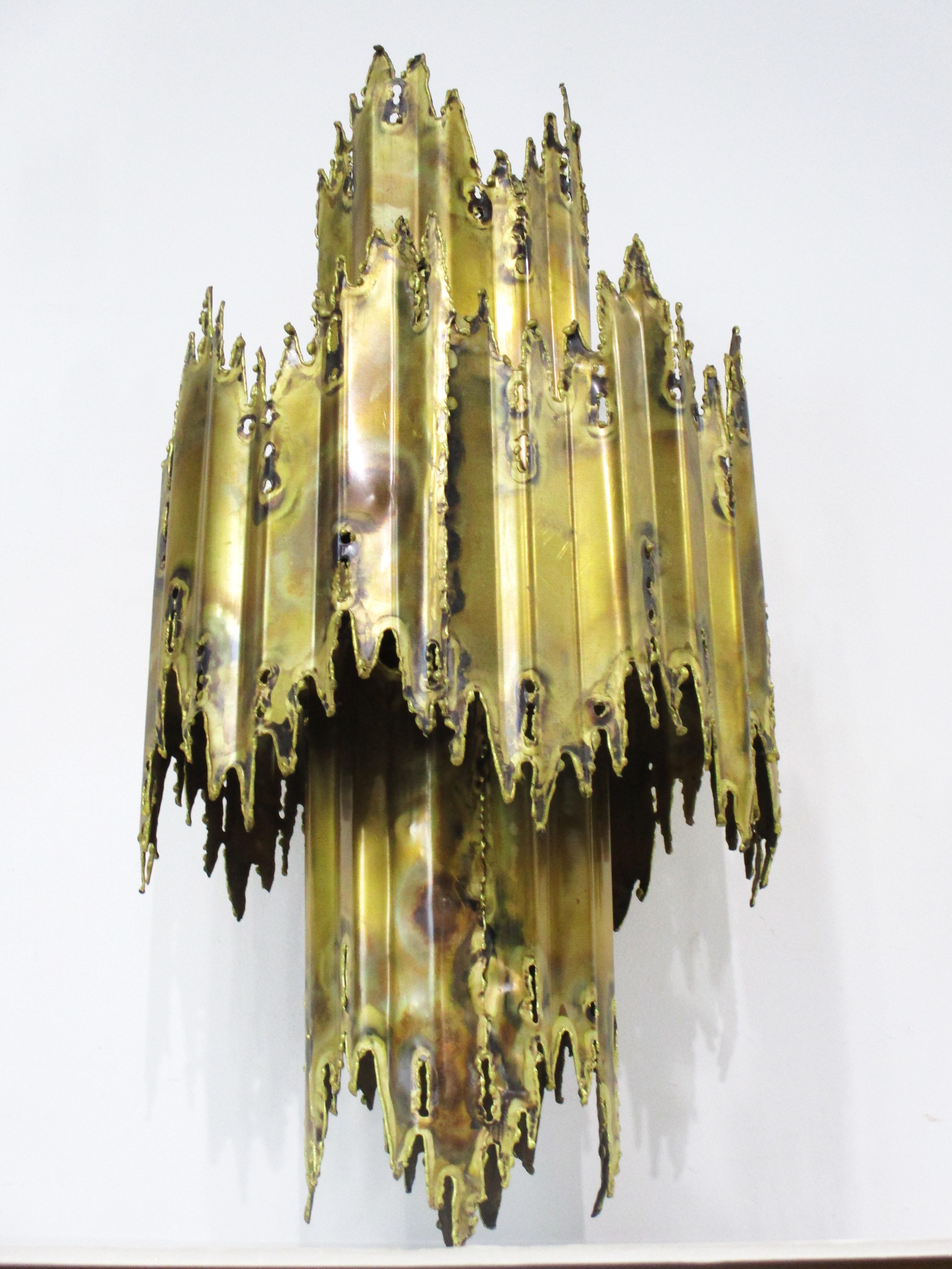 20ième siècle Lustre sculptural brutaliste en laiton de style Jere par Tom Greene pour Feldman en vente