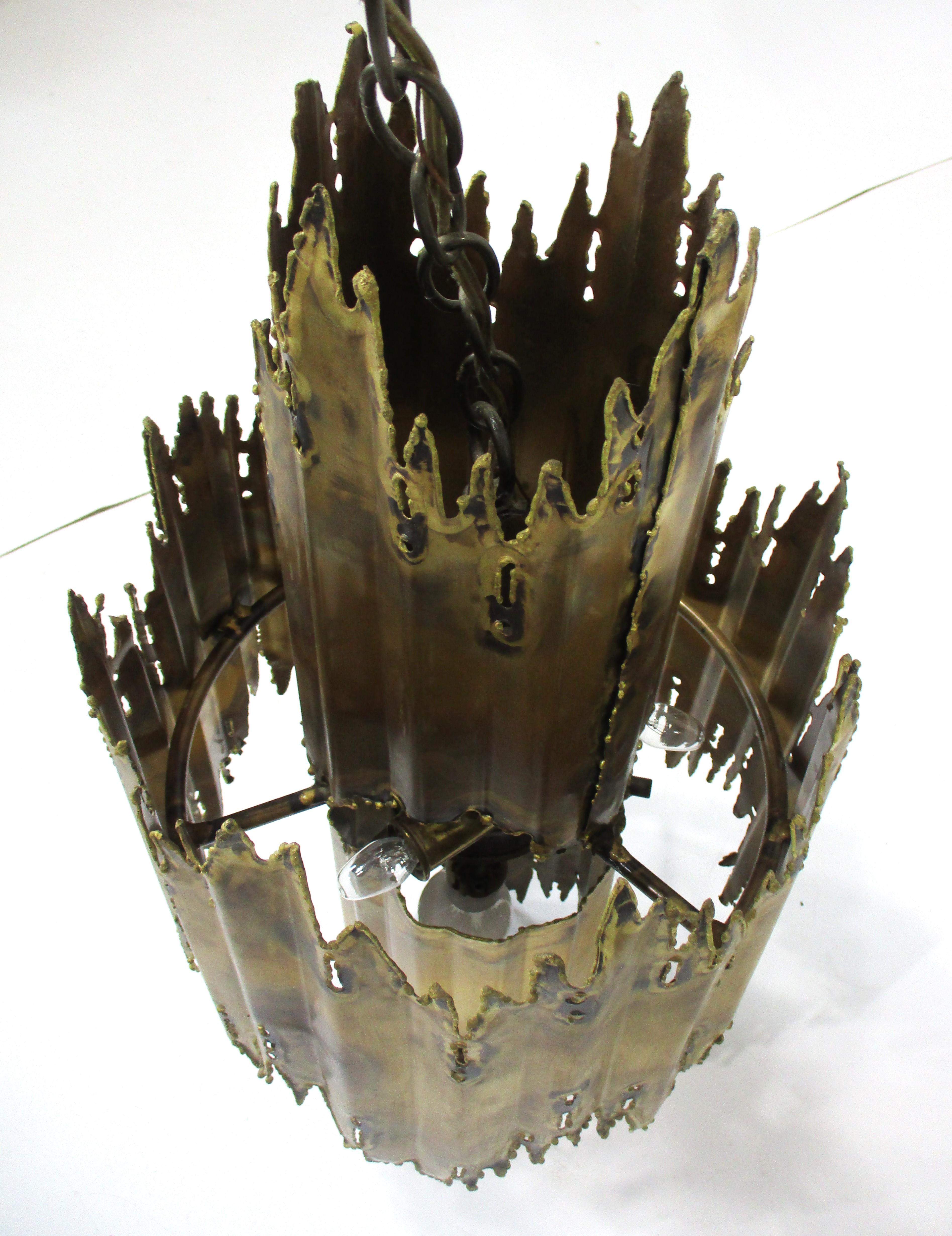 Lustre sculptural brutaliste en laiton de style Jere par Tom Greene pour Feldman en vente 2