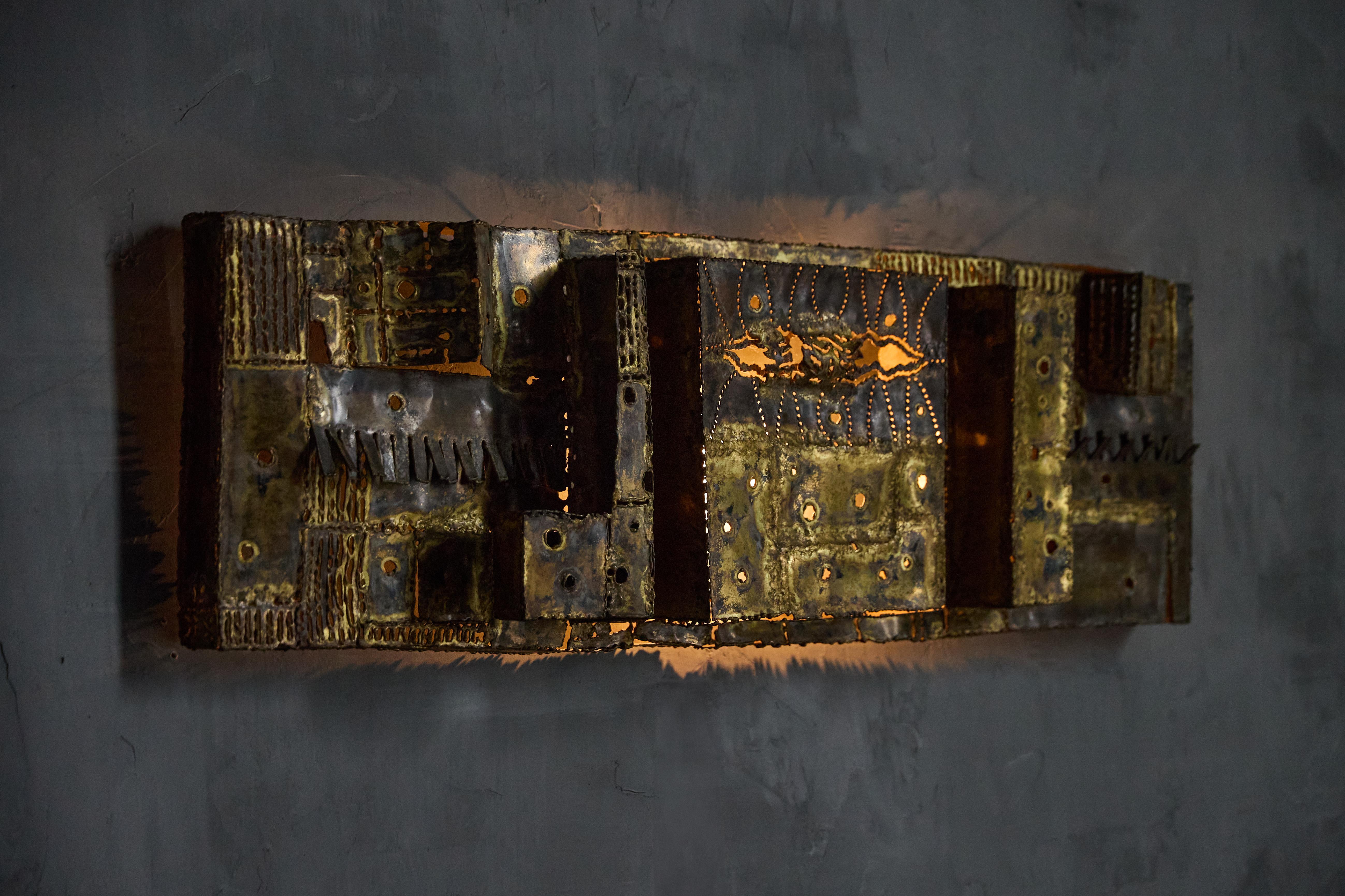 Lámpara de pared de latón brutalista al estilo de Pia Manu, Bélgica, años 60 en venta 3