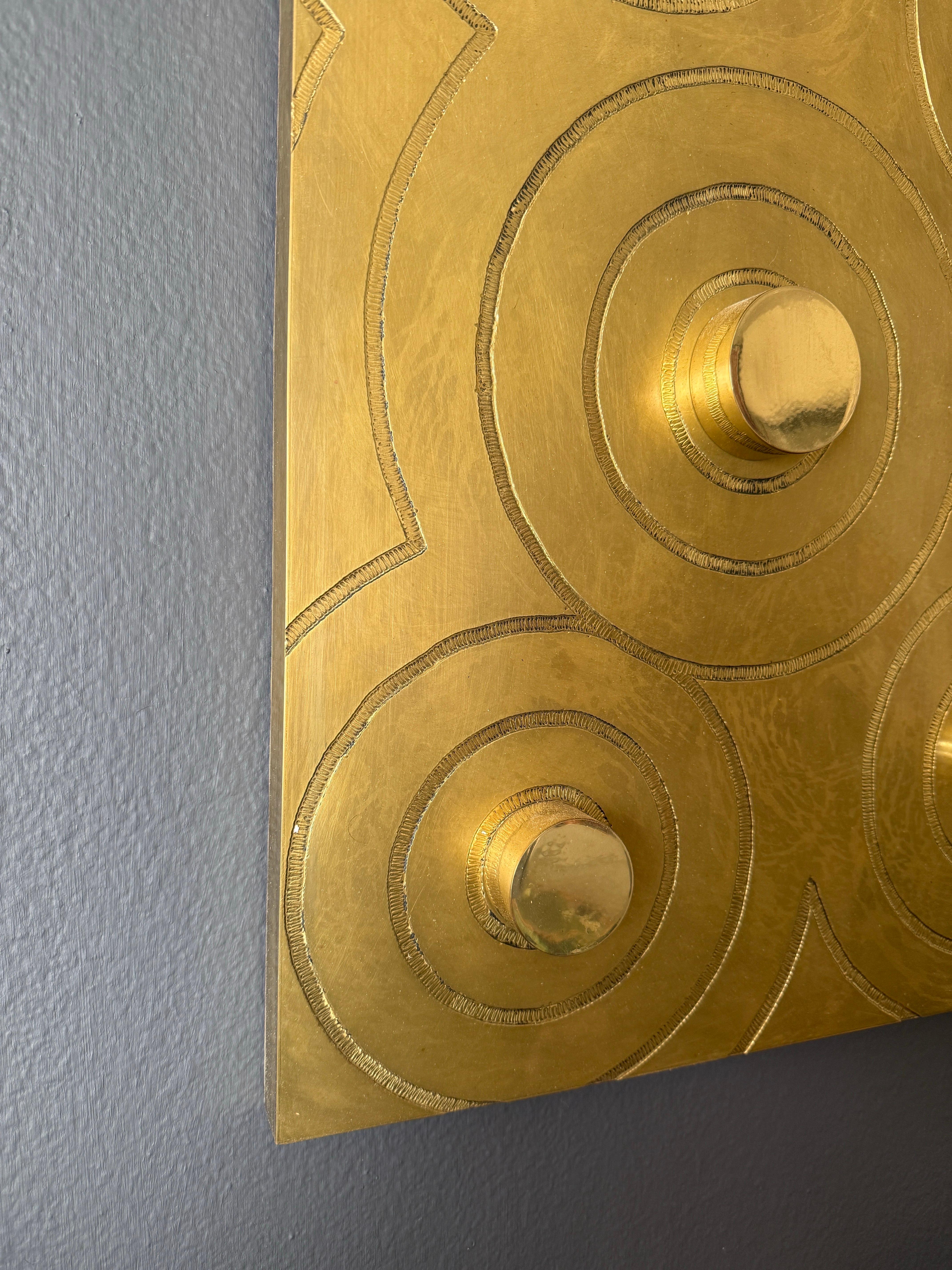 Brutalistische Wandskulptur aus Messing (Patiniert) im Angebot
