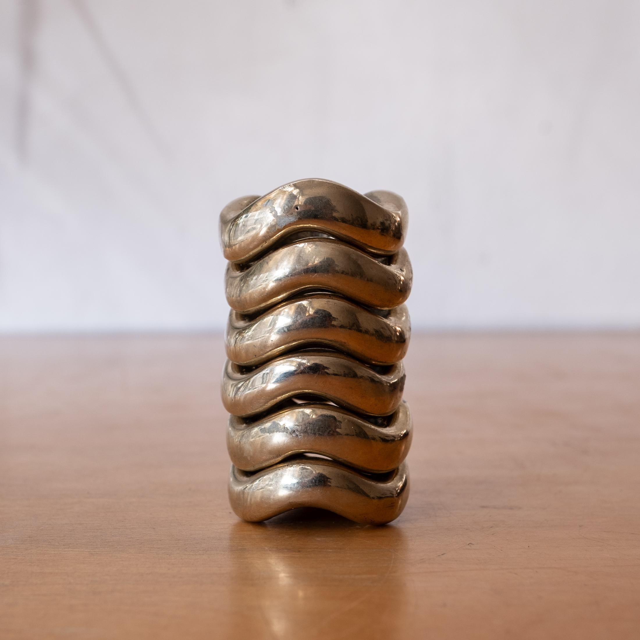 Mid-Century Modern Brutalist Bronze 1970 Sculptural Napkin Rings Set of 6 en vente