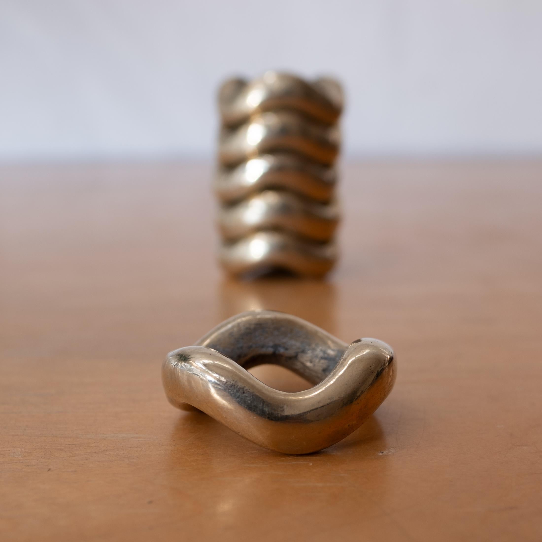 Fin du 20e siècle Brutalist Bronze 1970 Sculptural Napkin Rings Set of 6 en vente