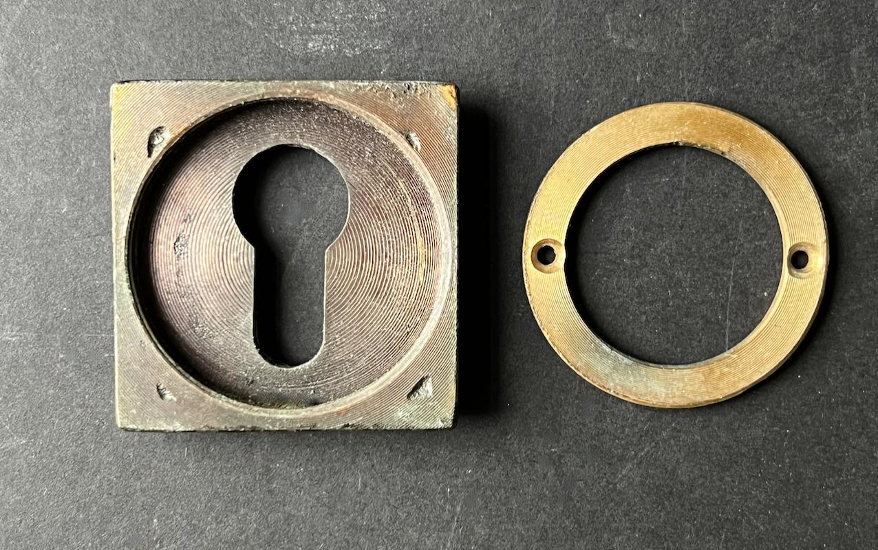 Brutalistisches Bronze-Türmöbel-Set im Zustand „Relativ gut“ im Angebot in London, GB