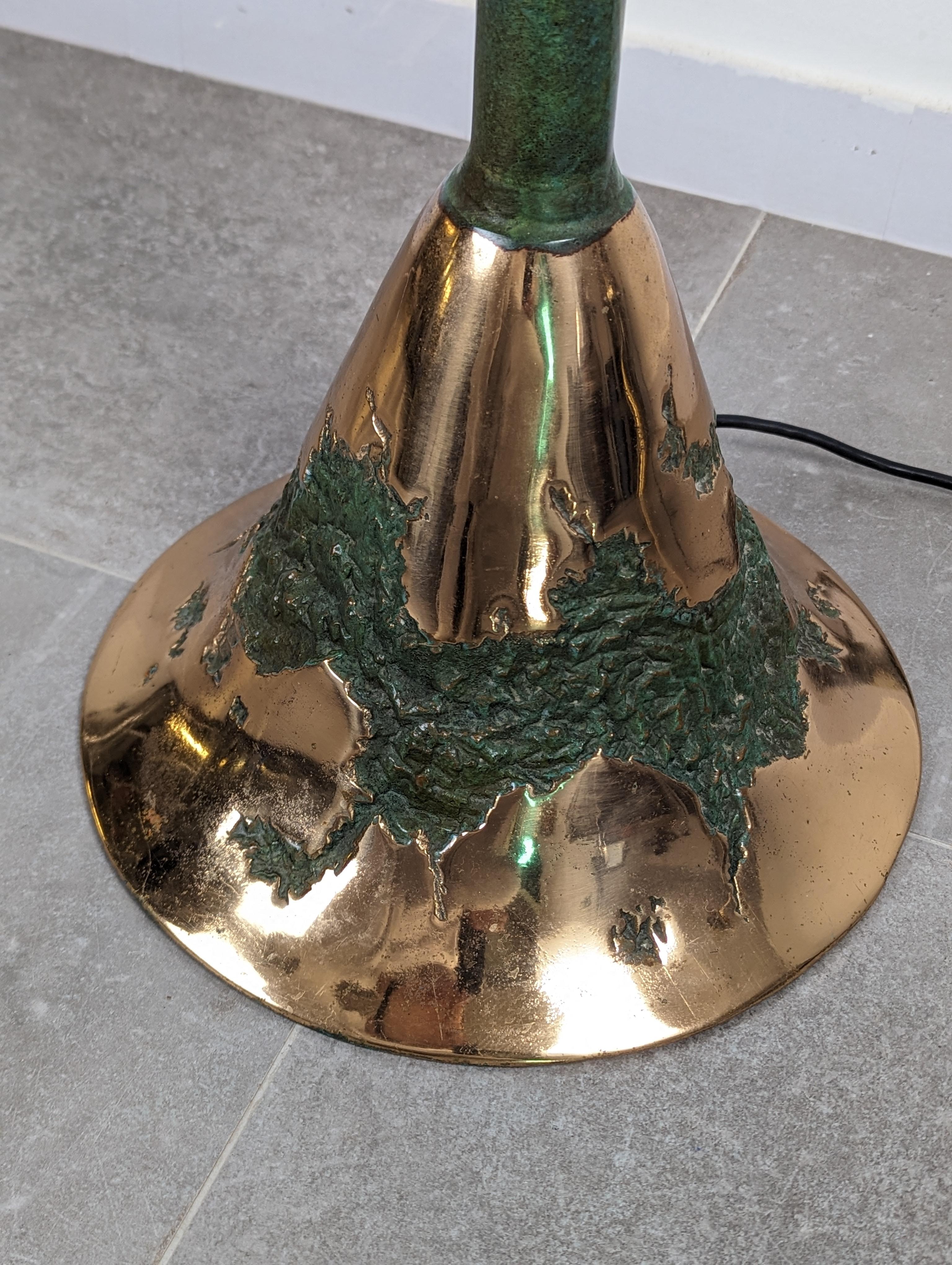 Brutalist bronze floor lamp by Valentí In Good Condition For Sale In Benalmadena, ES