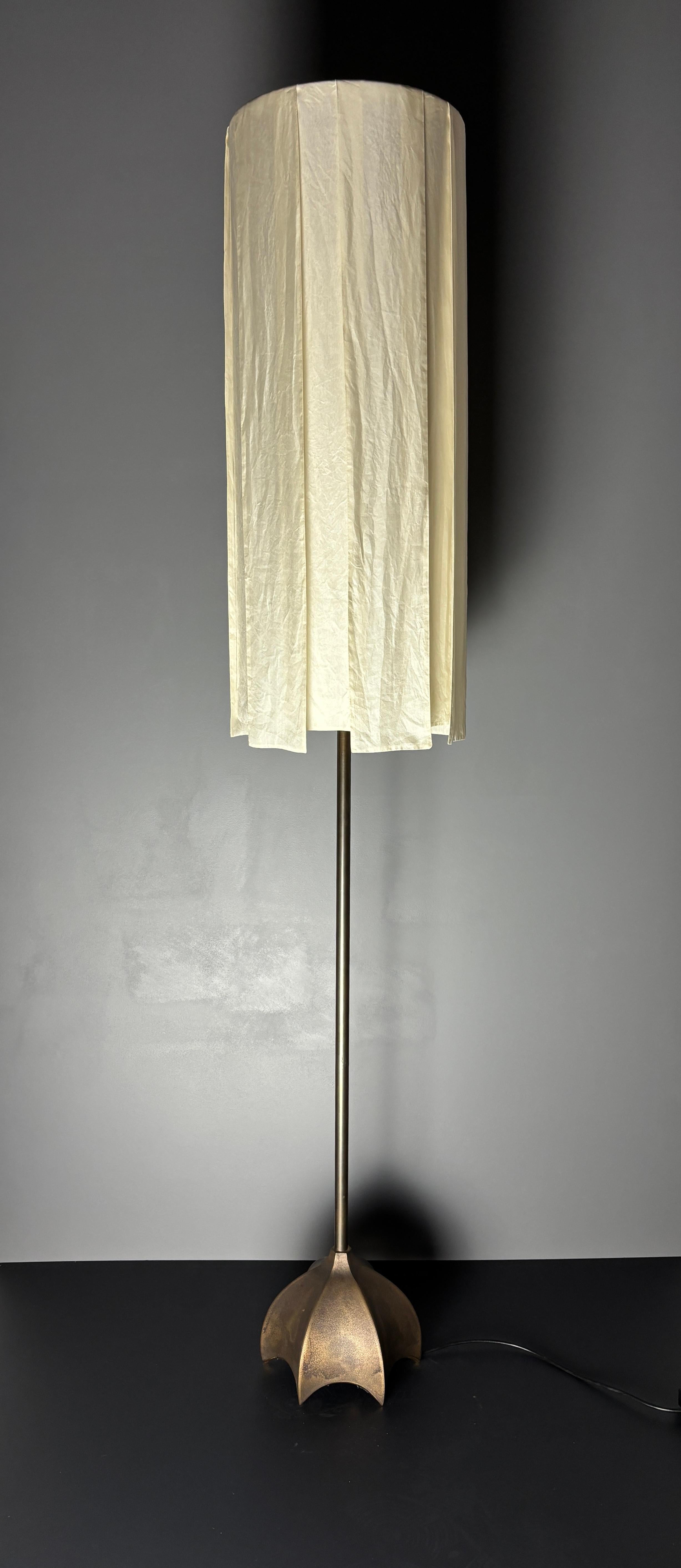 Gorgeous bronze floor lamp by late Jan des Bouvrie for Quasar, model Madonna. This floor lamp with its original silk shade is a true eye-catcher. This lamp is fitted for a general E27 lightbulb and is marked underneath the fitting. 