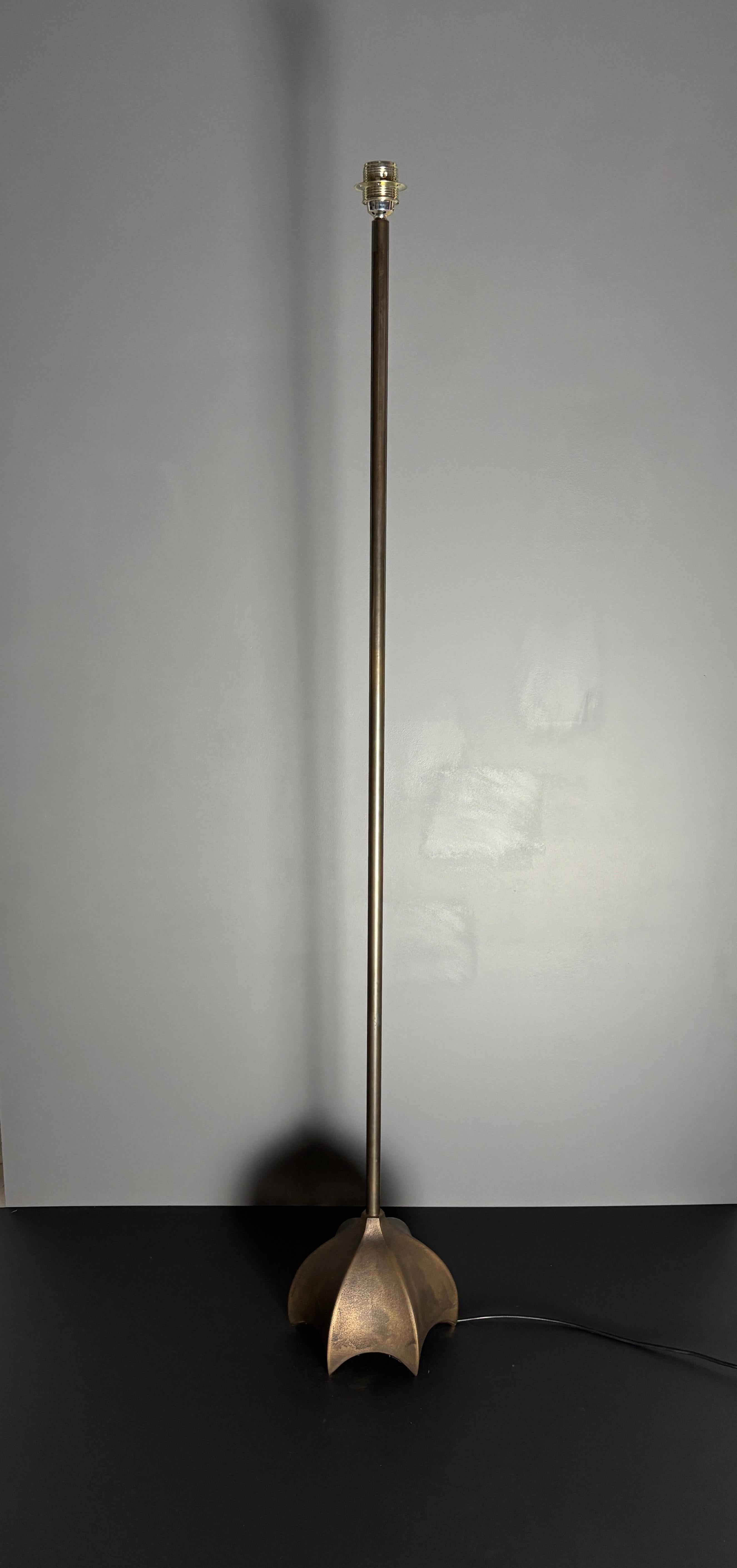 Late 20th Century Brutalist bronze floor lamp, Dutch design 1990s by Jan des Bouvrie for Quasar For Sale