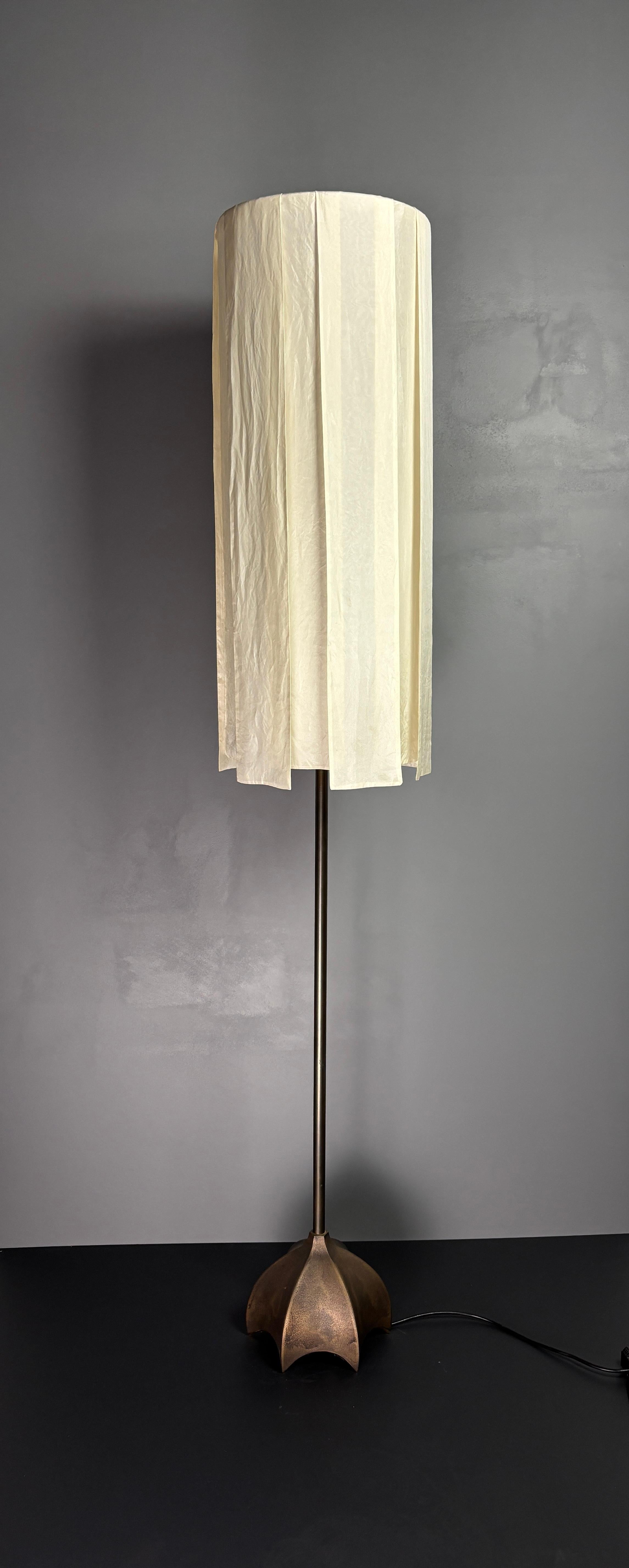 Brass Brutalist bronze floor lamp, Dutch design 1990s by Jan des Bouvrie for Quasar For Sale