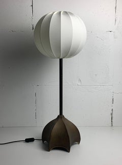 Gran lámpara de sobremesa capullo de bronce brutalista, Países Bajos años 90