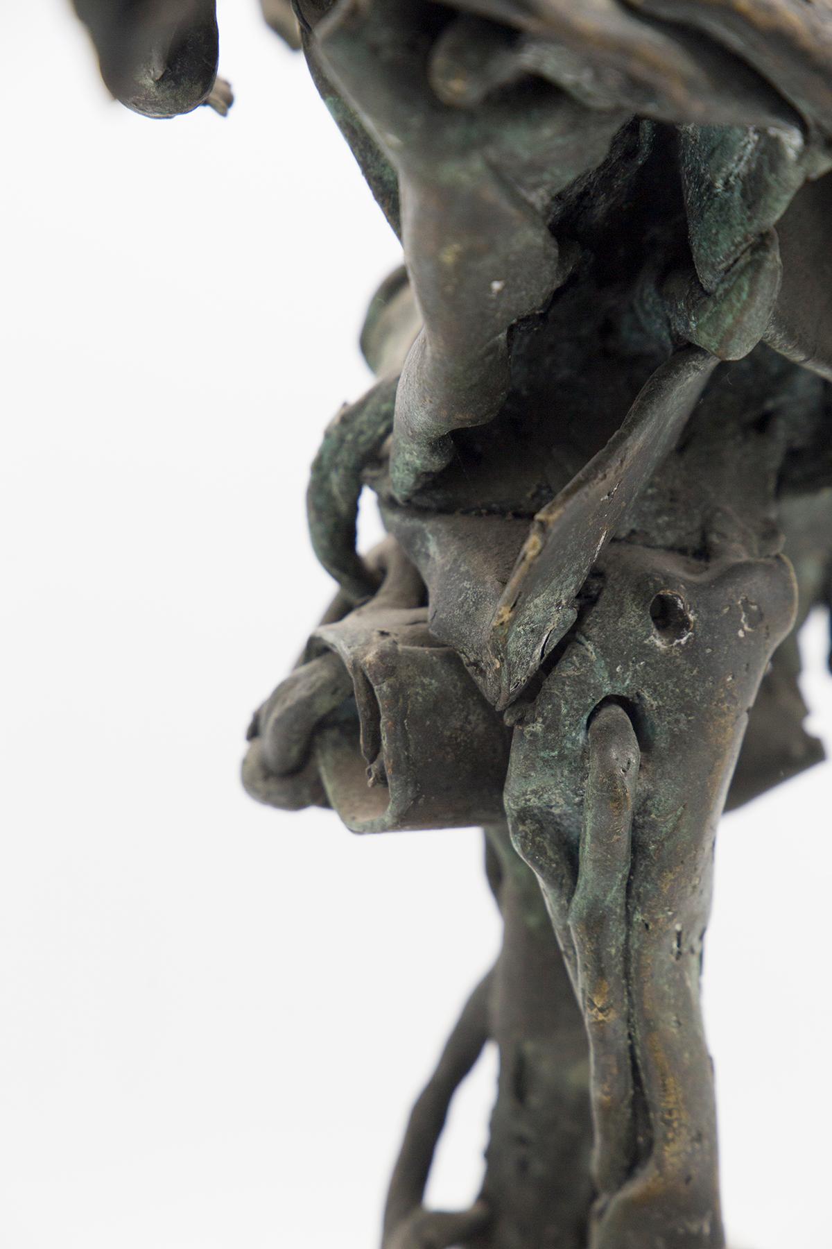 Mythologische Vogelskulptur aus Bronze im Stil des Brutalismus aus Travertin im Angebot 4