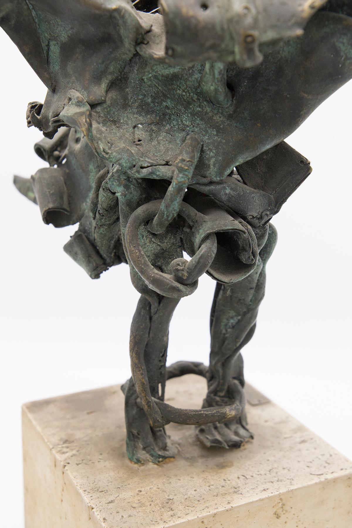 Mythologische Vogelskulptur aus Bronze im Stil des Brutalismus aus Travertin im Angebot 6