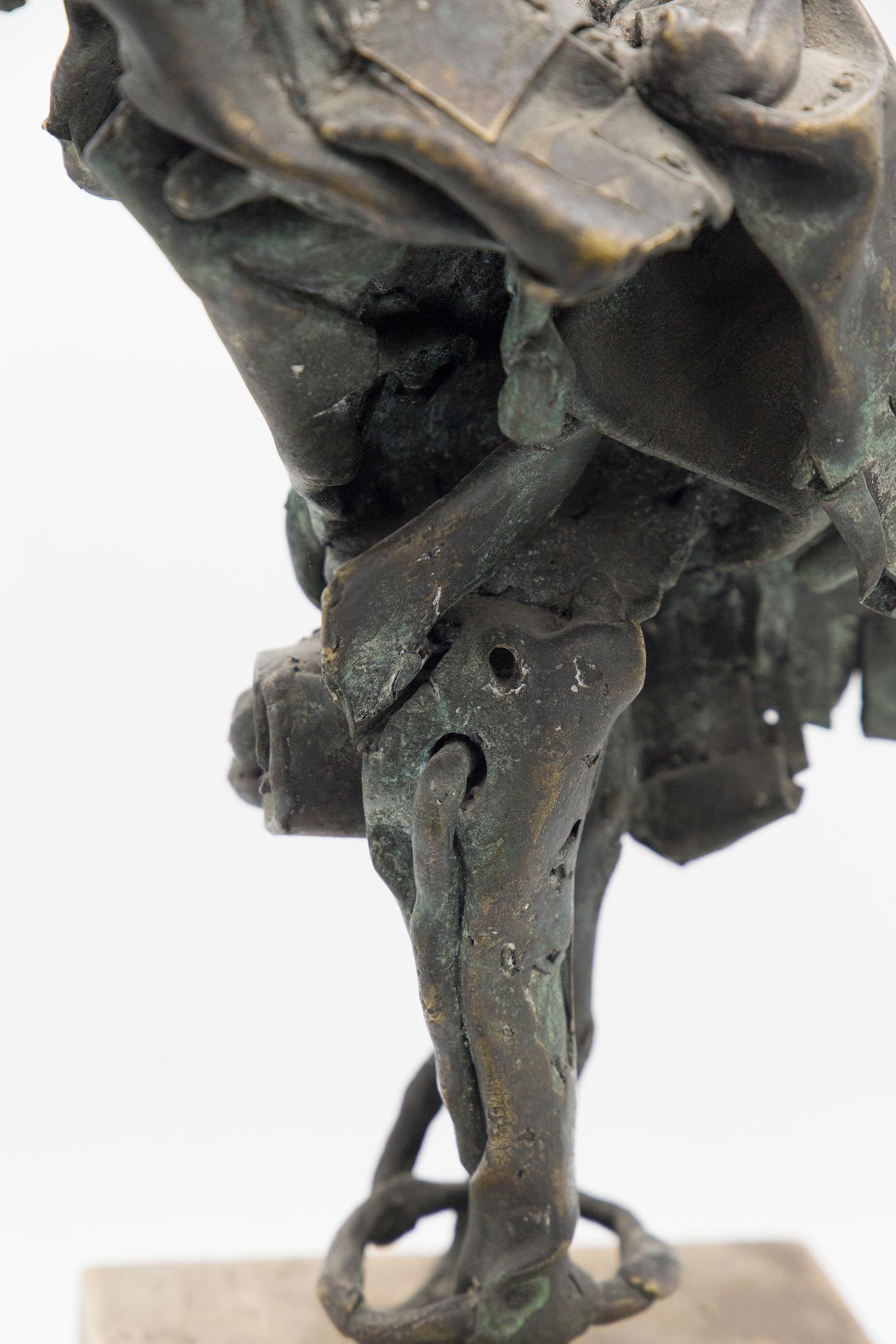 Mythologische Vogelskulptur aus Bronze im Stil des Brutalismus aus Travertin im Zustand „Gut“ im Angebot in Milano, IT