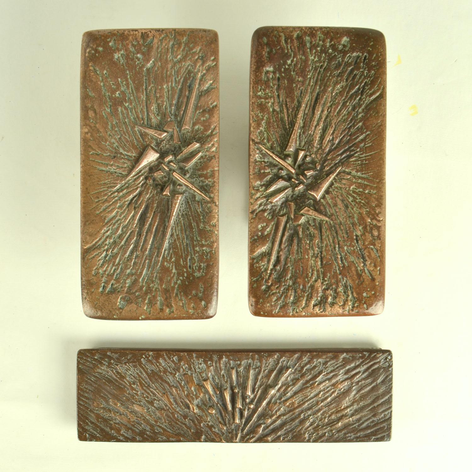 Brutalist Bronze Door Handles and Letterbox with Dynamic Relief For Sale 7