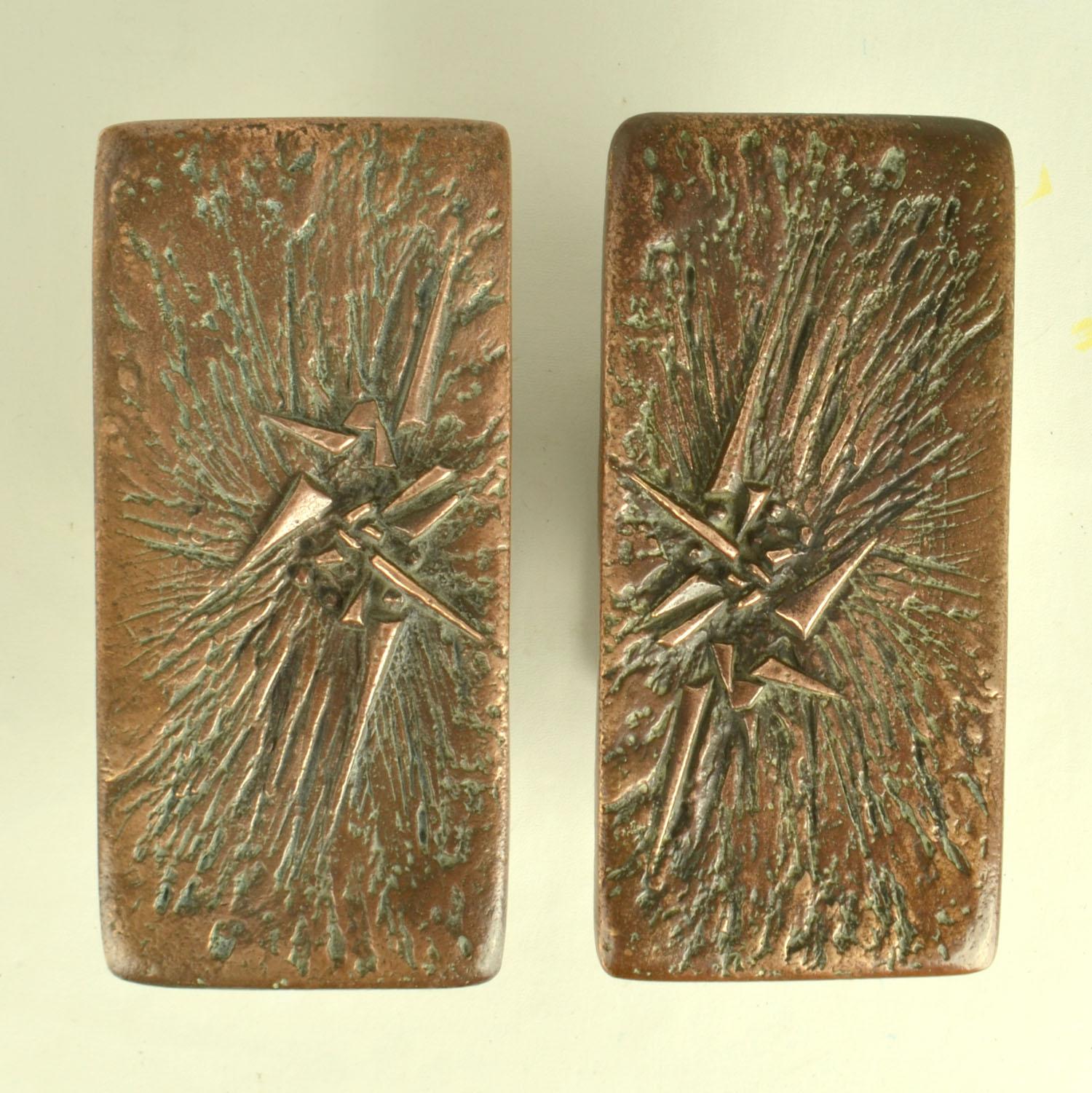 Brutalist pair of bronze door handles and letterbox with strong dynamic relief explodes in all directions. These rare pieces are made in the 1960-70's of cast bronze are in perfect condition. The bronze is oxidized, creating a patina to the textured