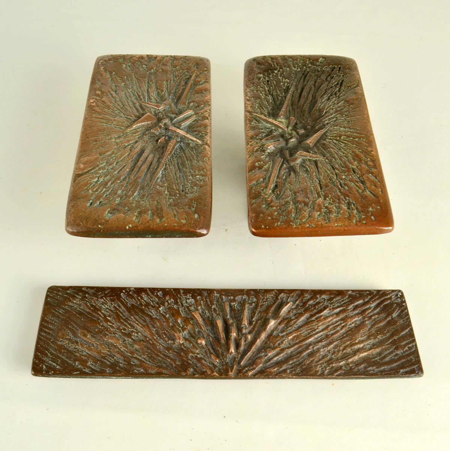 Brutalist Bronze Door Handles and Letterbox with Dynamic Relief For Sale 1