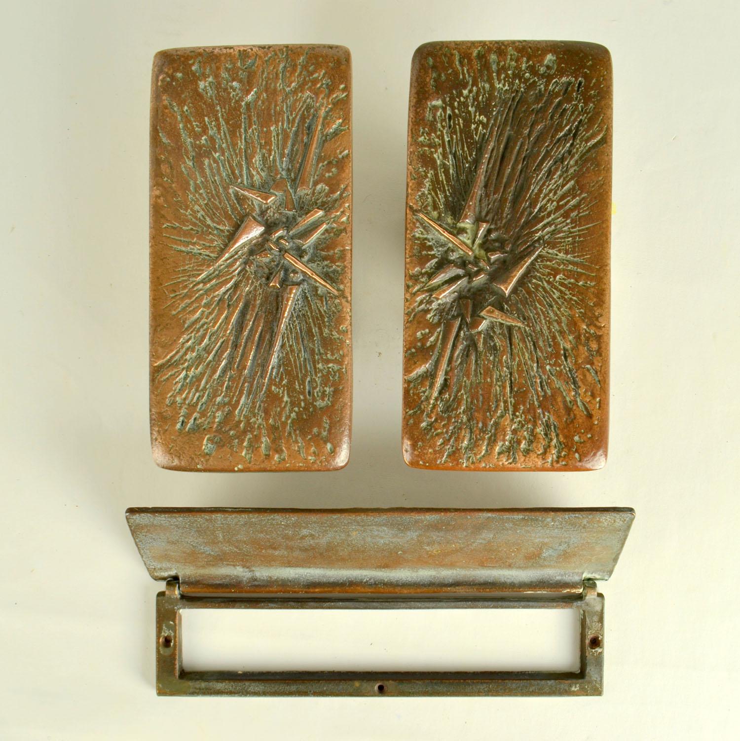 Brutalist Bronze Door Handles and Letterbox with Dynamic Relief For Sale 2