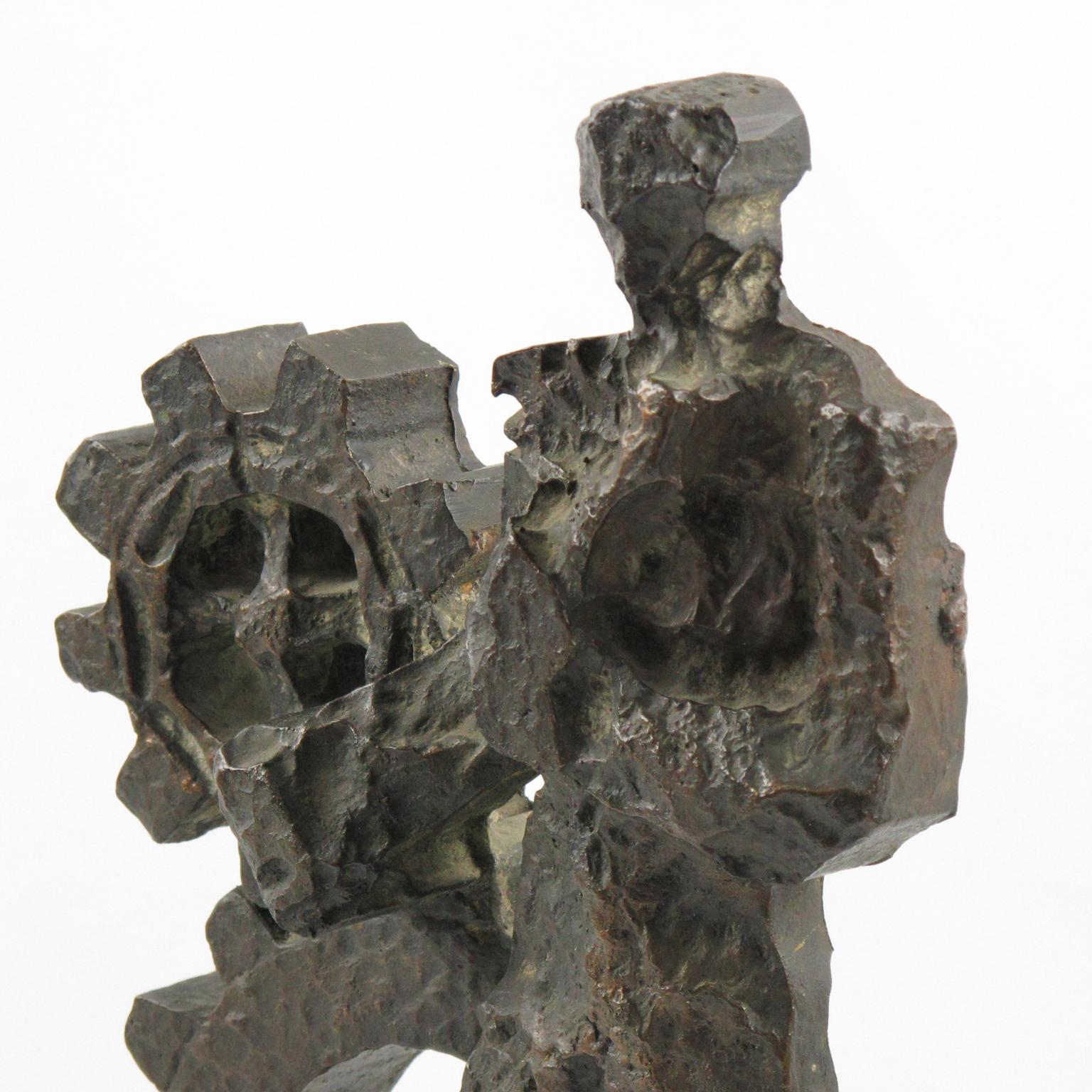 Sculpture brutaliste en bronze sur socle en marbre, Homme et machine, années 1970 en vente 3