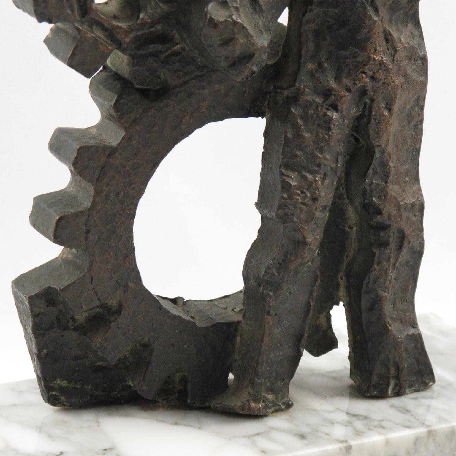 Sculpture brutaliste en bronze sur socle en marbre, Homme et machine, années 1970 en vente 4