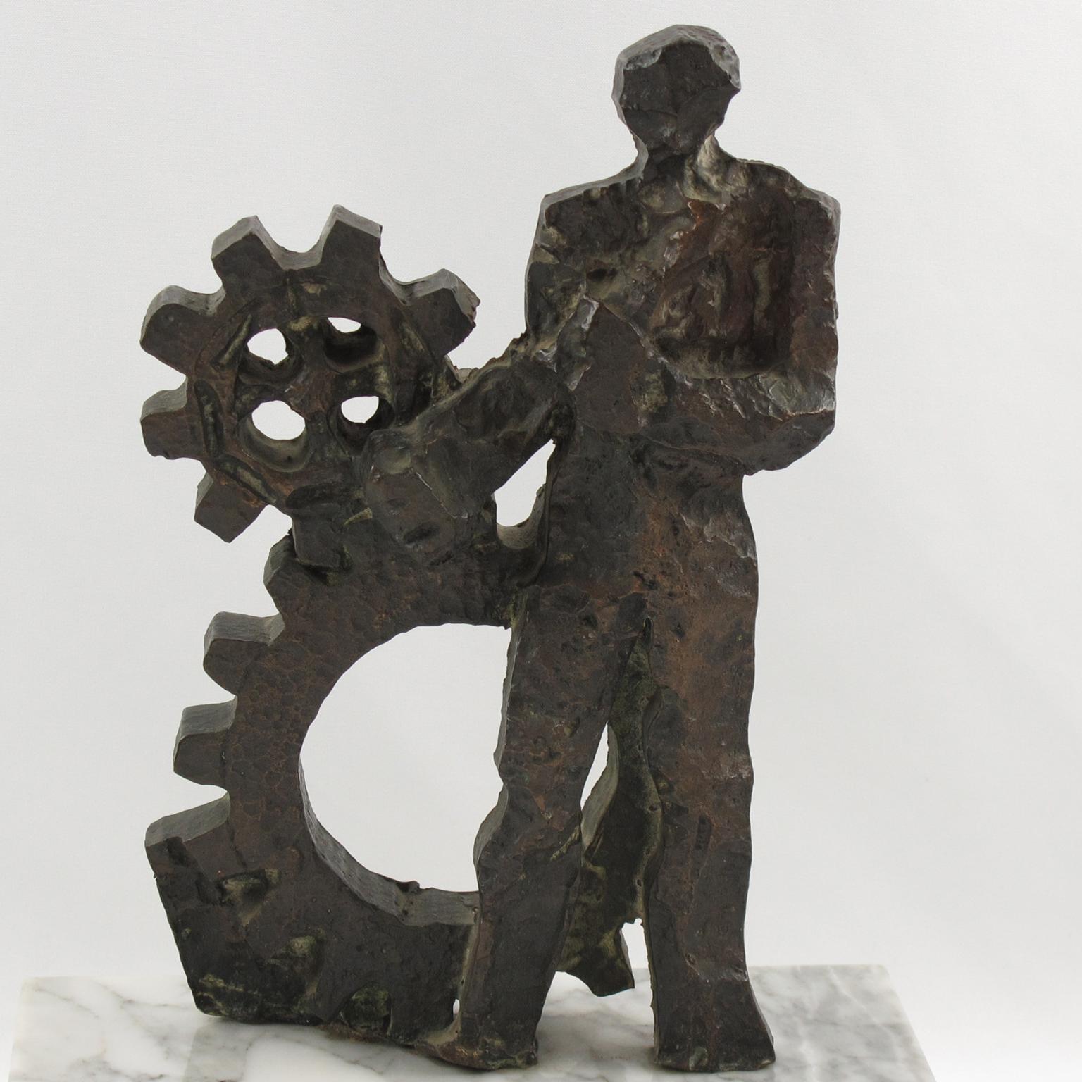 Sculpture brutaliste en bronze sur socle en marbre, Homme et machine, années 1970 en vente 2