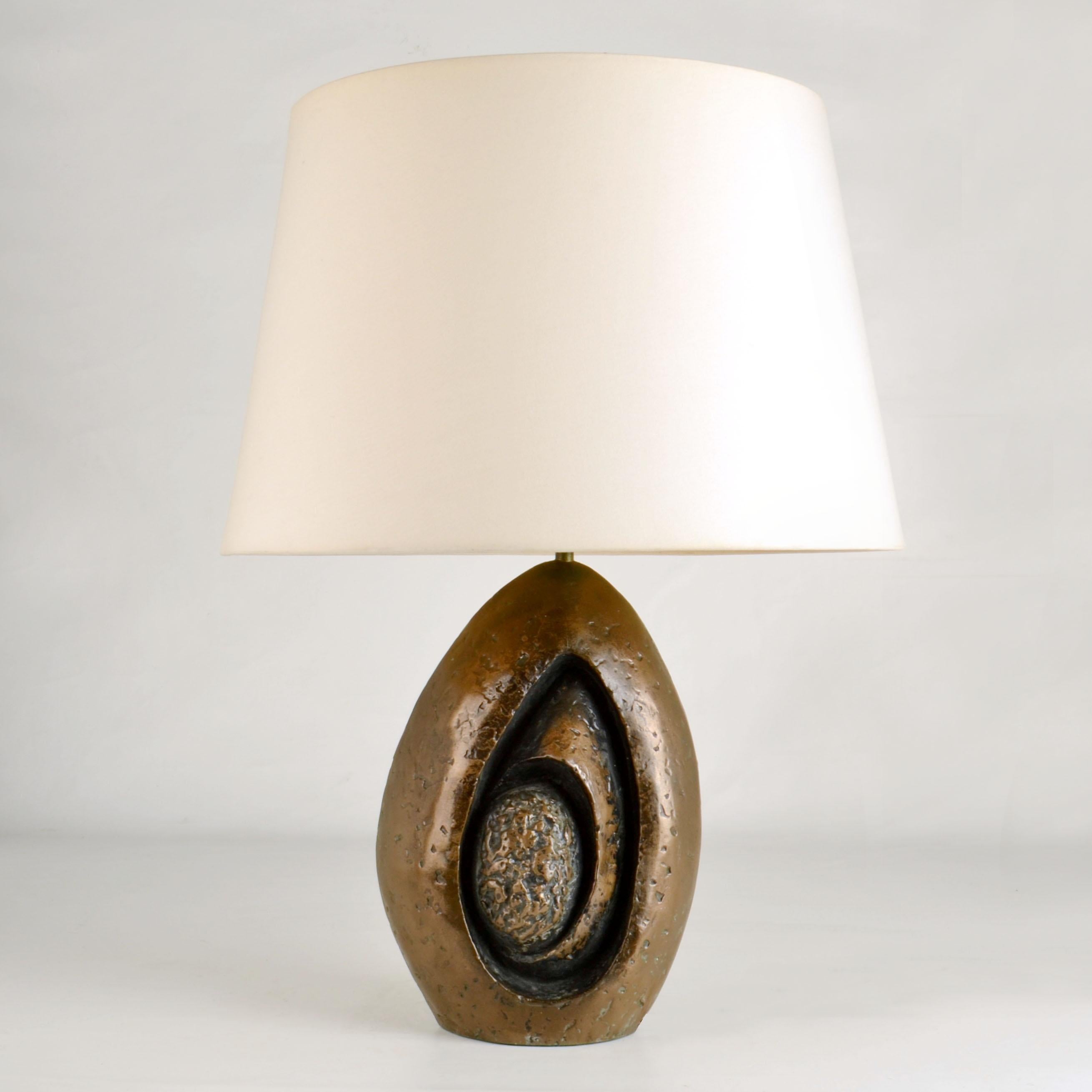 Sculptural bronze table lamp by Robert Phandeve, France 1970's. The biomorphic shape is close to the sculptures by Barbera Hephworth and Henry Moore.
Dimensions base; 13 x 23 x Height 42 cm, 
Dimensions shade (optional) in photo; D 35 /45, Height 30