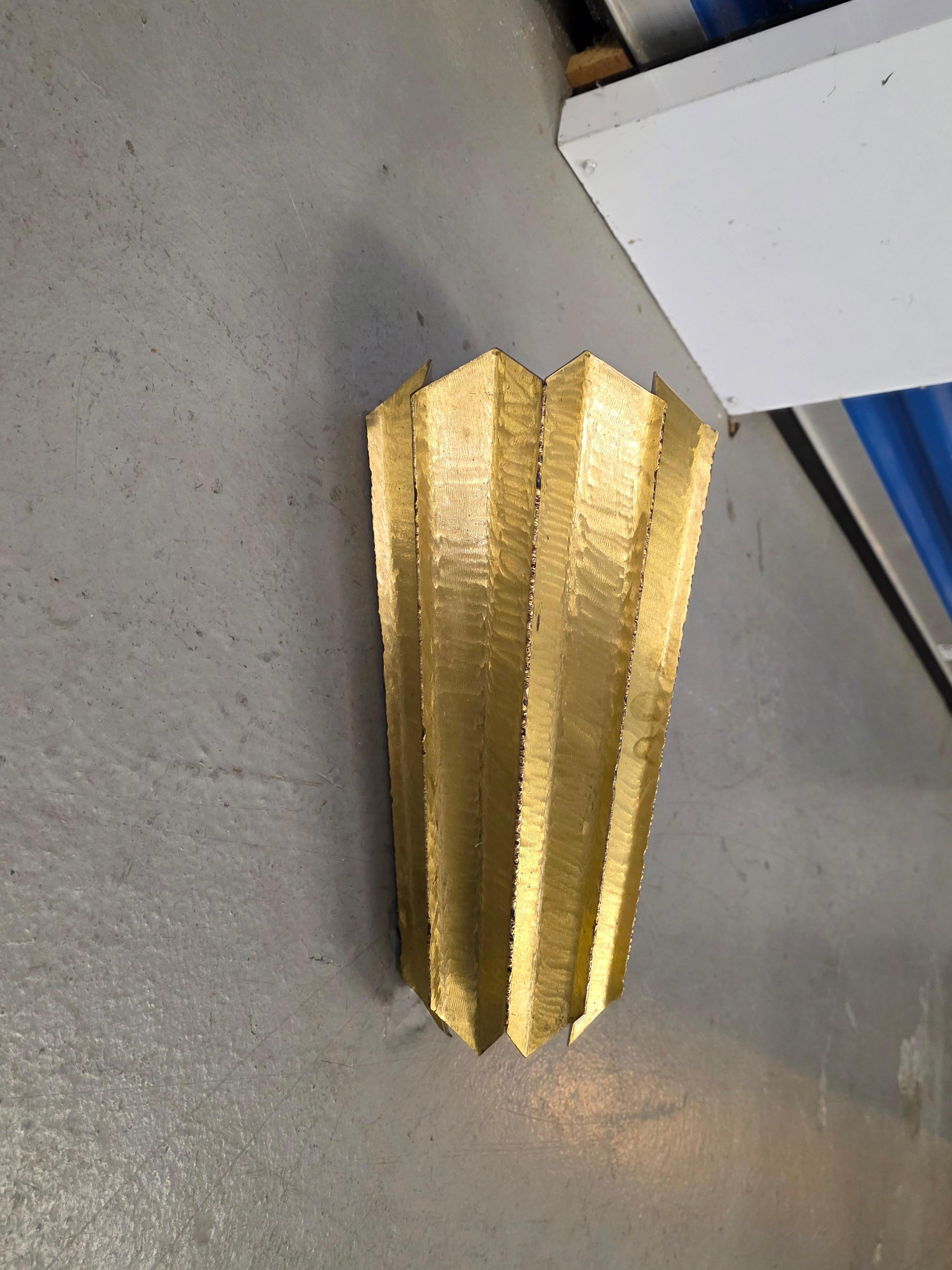 Brutalistischer bronze wandleuchter von Larry Lubow im Zustand „Gut“ im Angebot in Hudson, NY