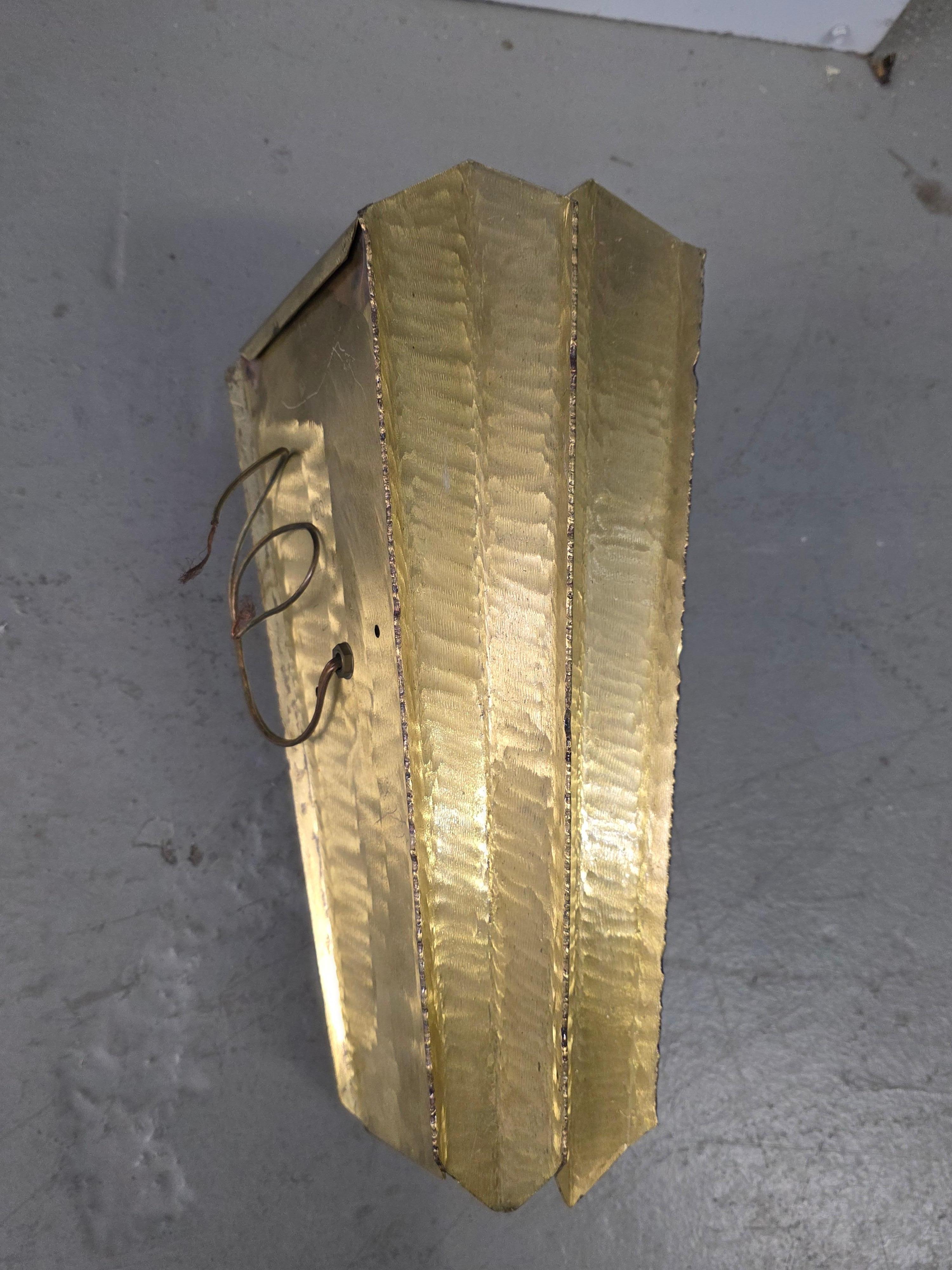 Brutalistischer bronze wandleuchter von Larry Lubow (Bronze) im Angebot